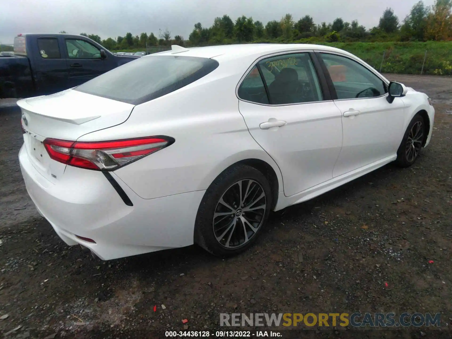 4 Photograph of a damaged car 4T1B11HKXKU204281 TOYOTA CAMRY 2019