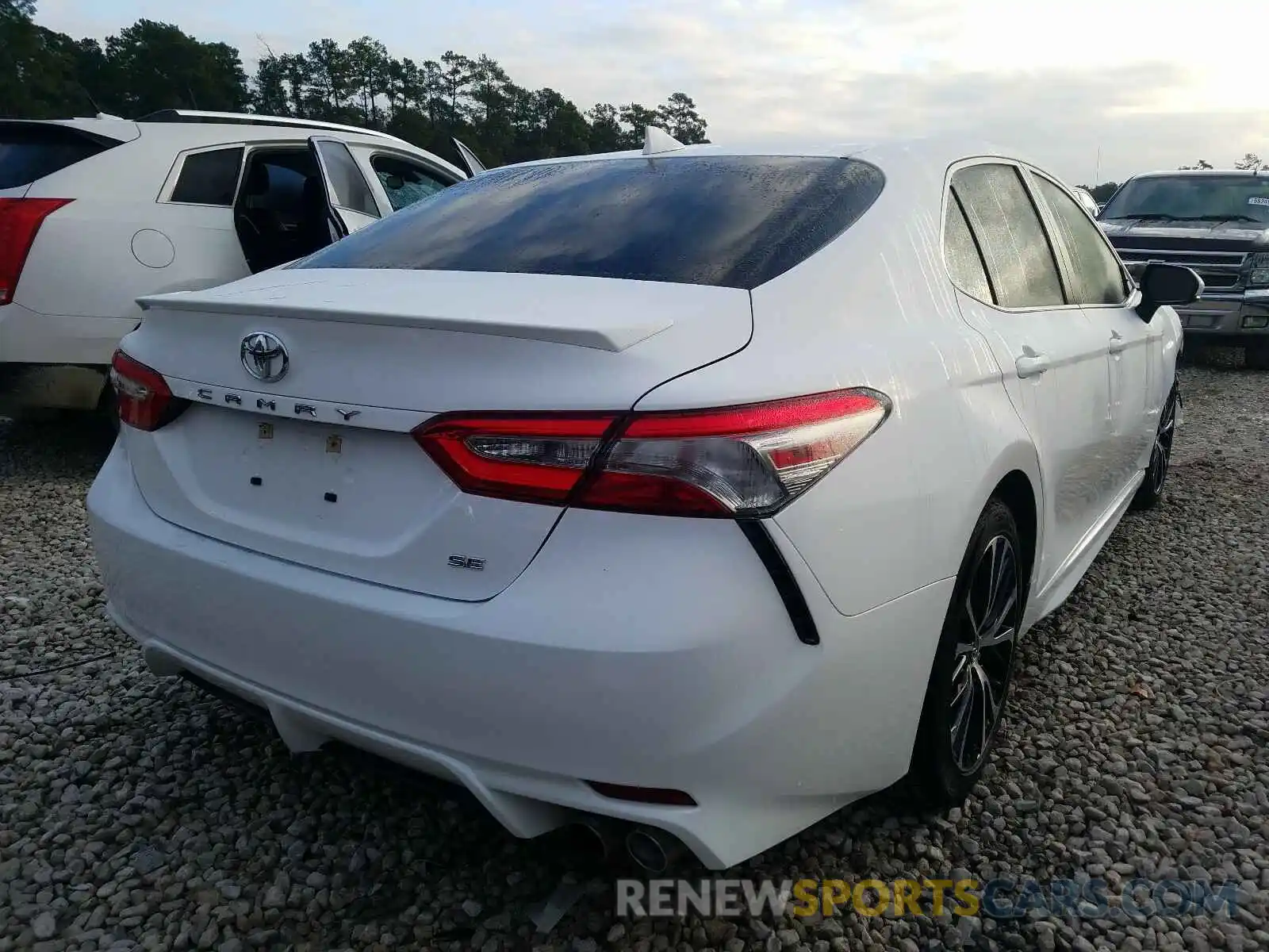 4 Photograph of a damaged car 4T1B11HKXKU205611 TOYOTA CAMRY 2019