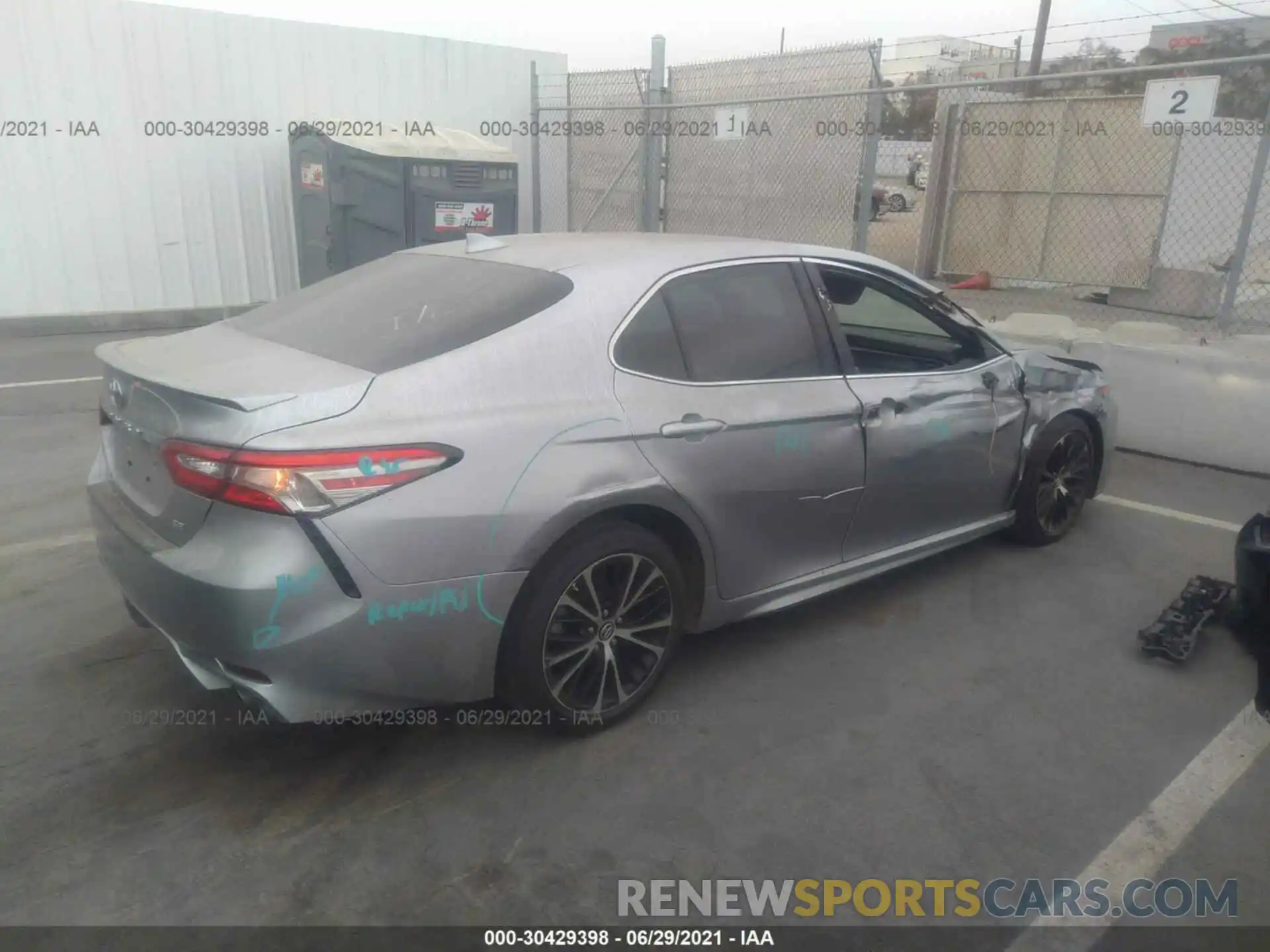 4 Photograph of a damaged car 4T1B11HKXKU209898 TOYOTA CAMRY 2019