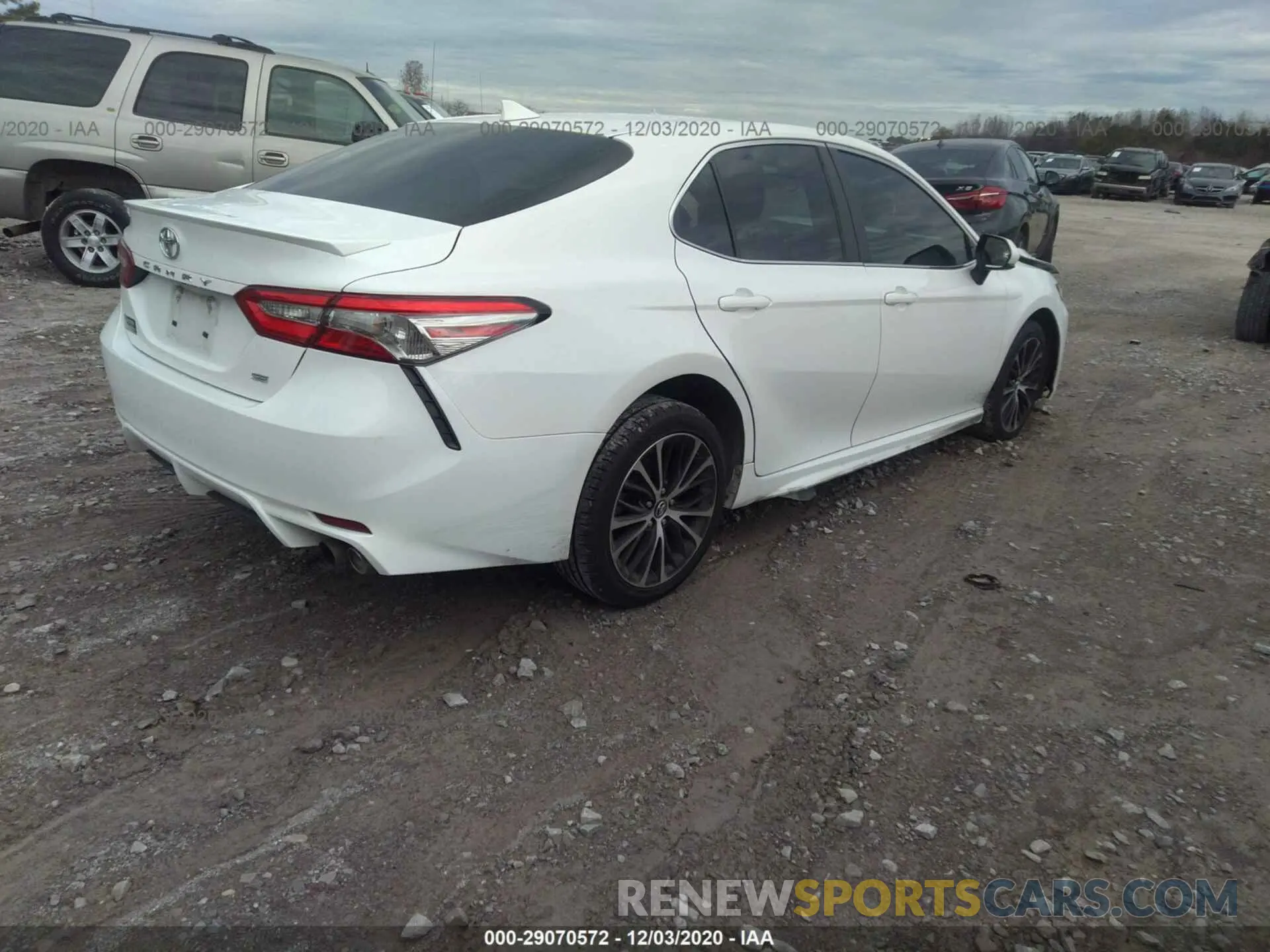 4 Photograph of a damaged car 4T1B11HKXKU213708 TOYOTA CAMRY 2019