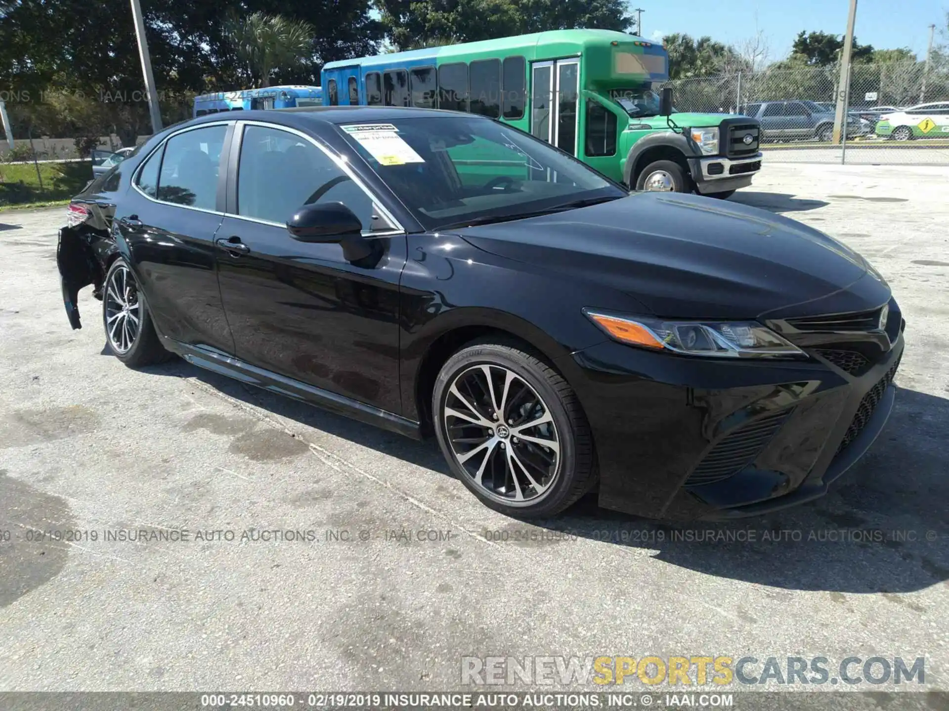 1 Photograph of a damaged car 4T1B11HKXKU215233 TOYOTA CAMRY 2019