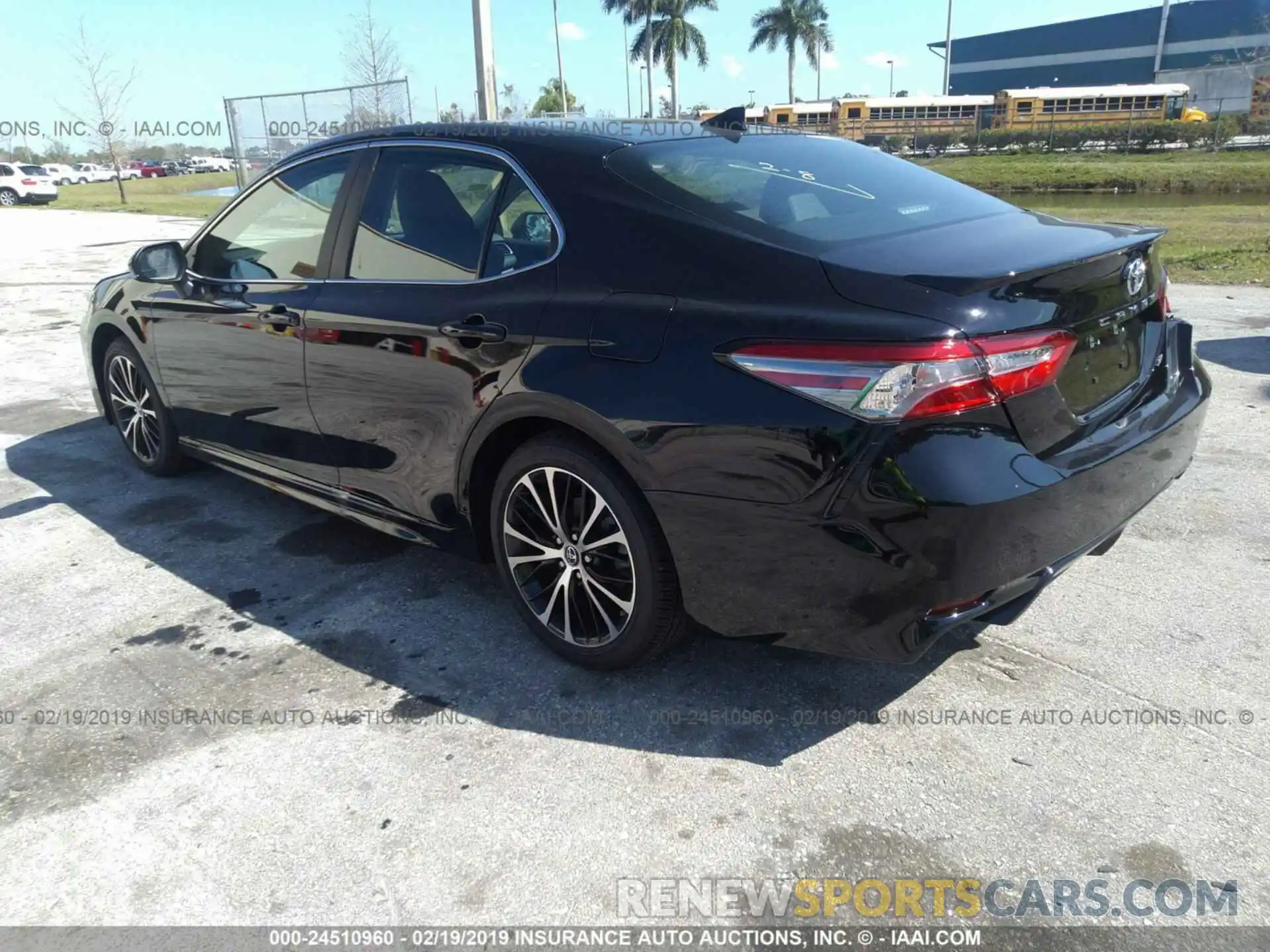 3 Photograph of a damaged car 4T1B11HKXKU215233 TOYOTA CAMRY 2019