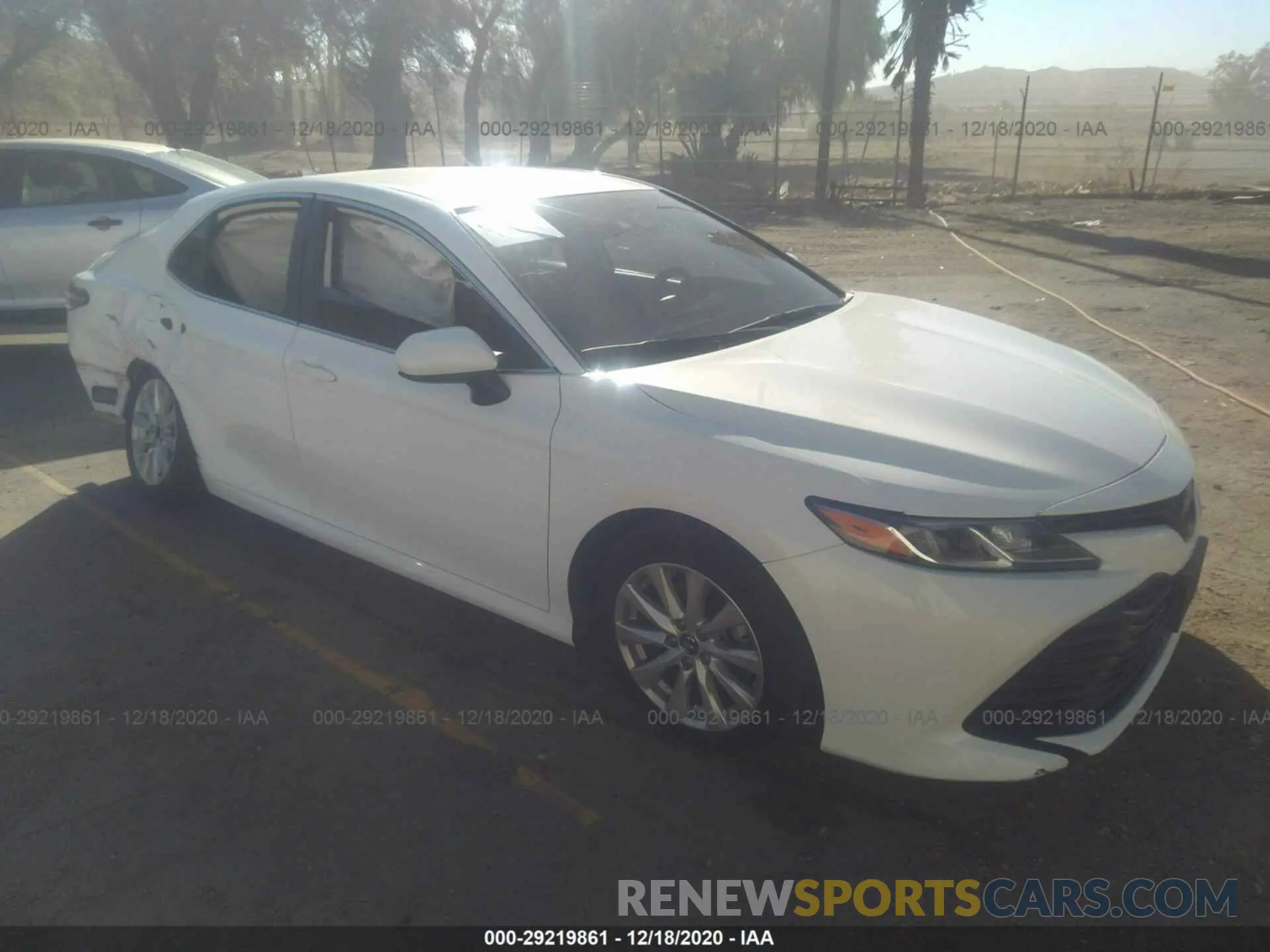 1 Photograph of a damaged car 4T1B11HKXKU215863 TOYOTA CAMRY 2019