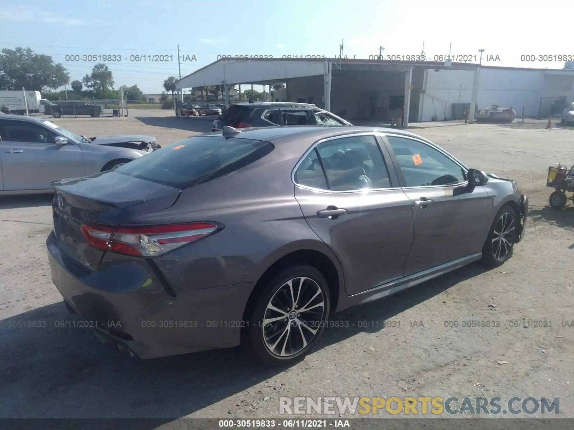 4 Photograph of a damaged car 4T1B11HKXKU225728 TOYOTA CAMRY 2019