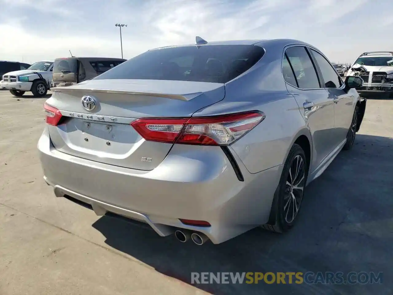 4 Photograph of a damaged car 4T1B11HKXKU226412 TOYOTA CAMRY 2019