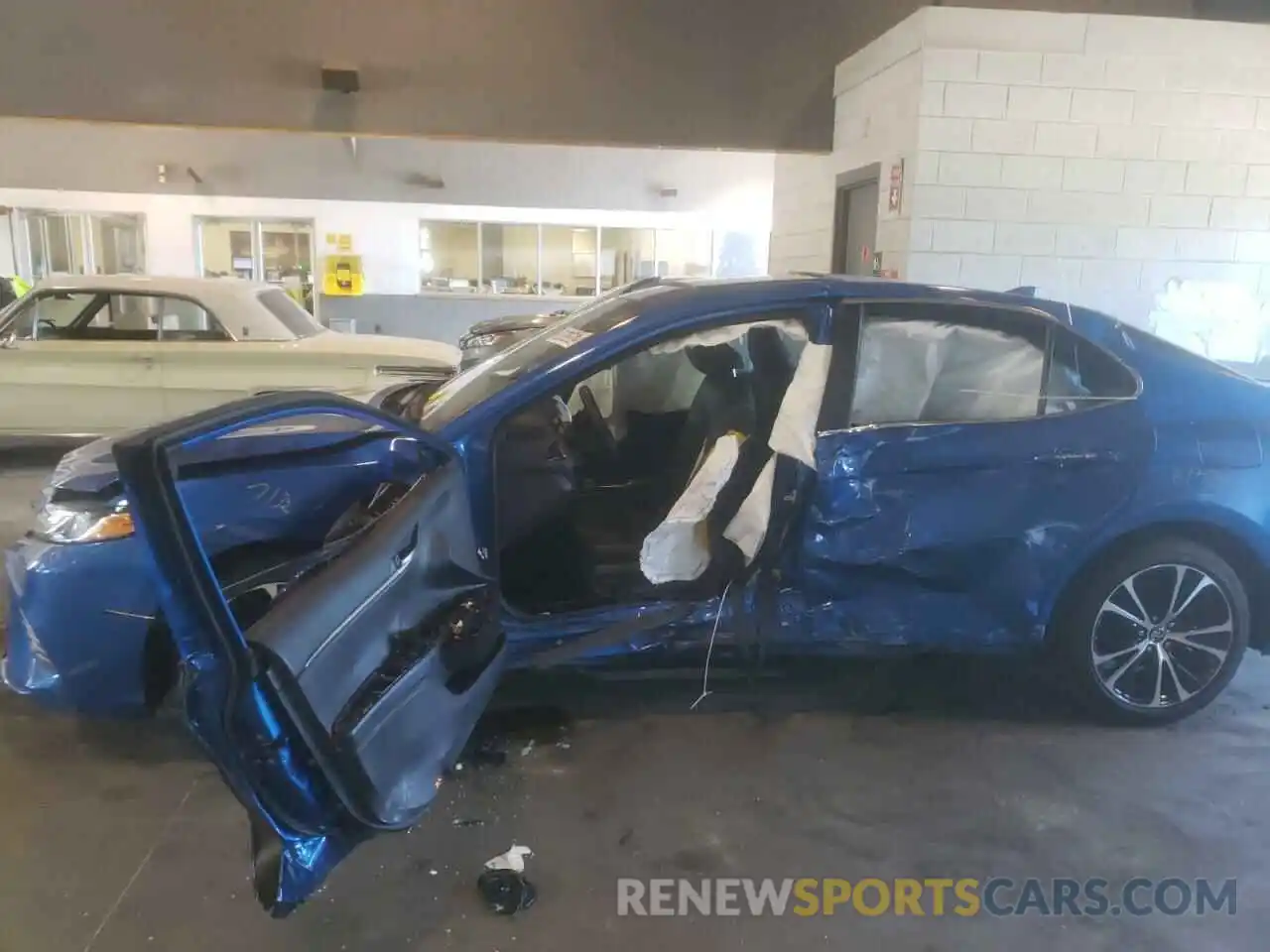 9 Photograph of a damaged car 4T1B11HKXKU229200 TOYOTA CAMRY 2019