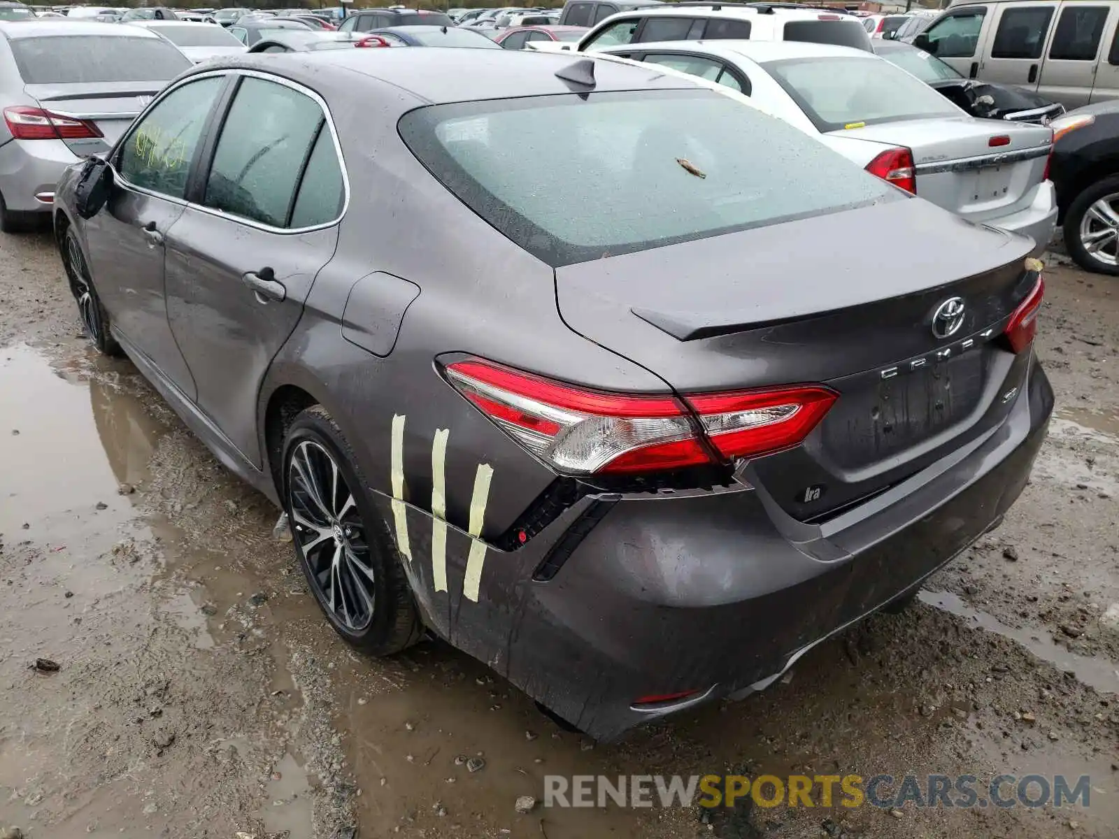 3 Photograph of a damaged car 4T1B11HKXKU229519 TOYOTA CAMRY 2019