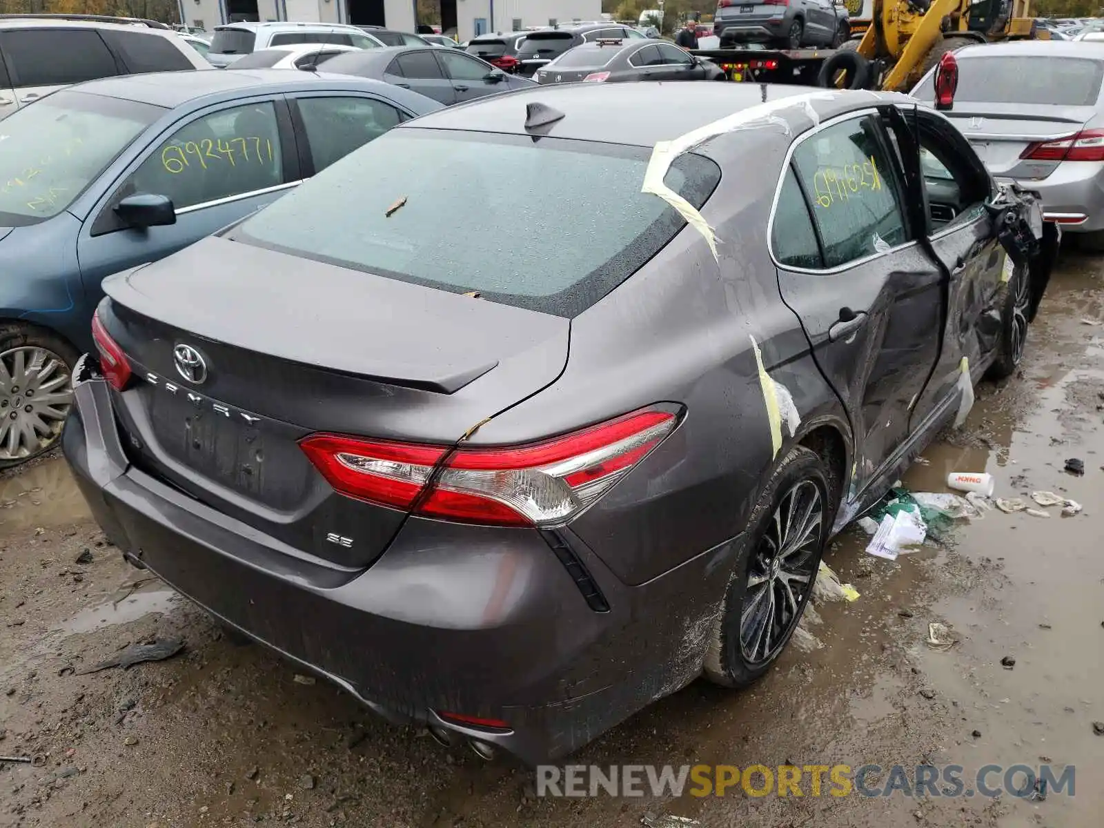 4 Photograph of a damaged car 4T1B11HKXKU229519 TOYOTA CAMRY 2019