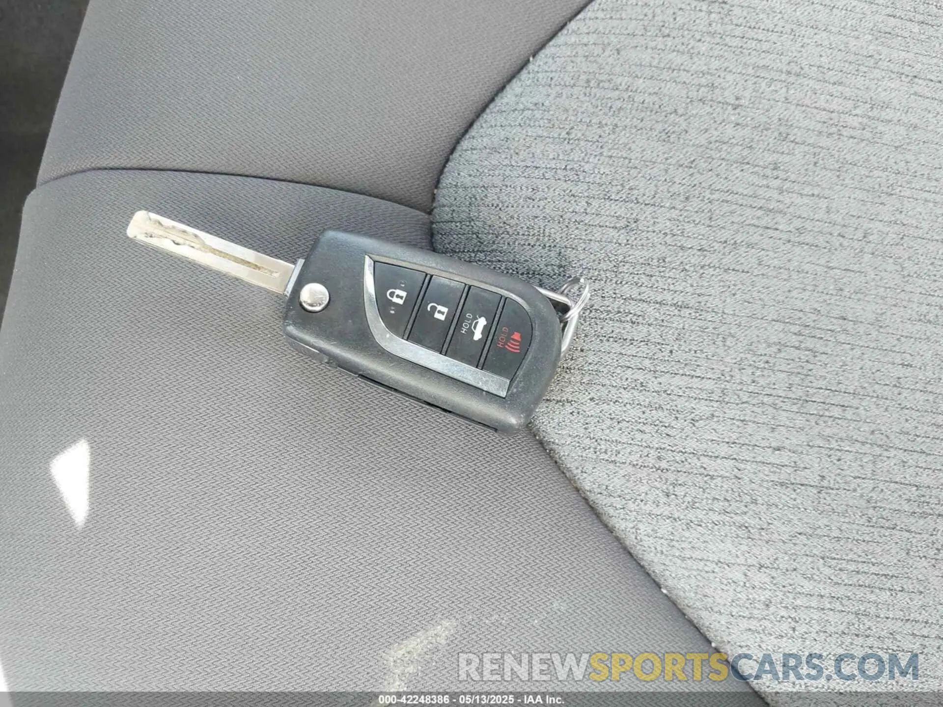 11 Photograph of a damaged car 4T1B11HKXKU237605 TOYOTA CAMRY 2019