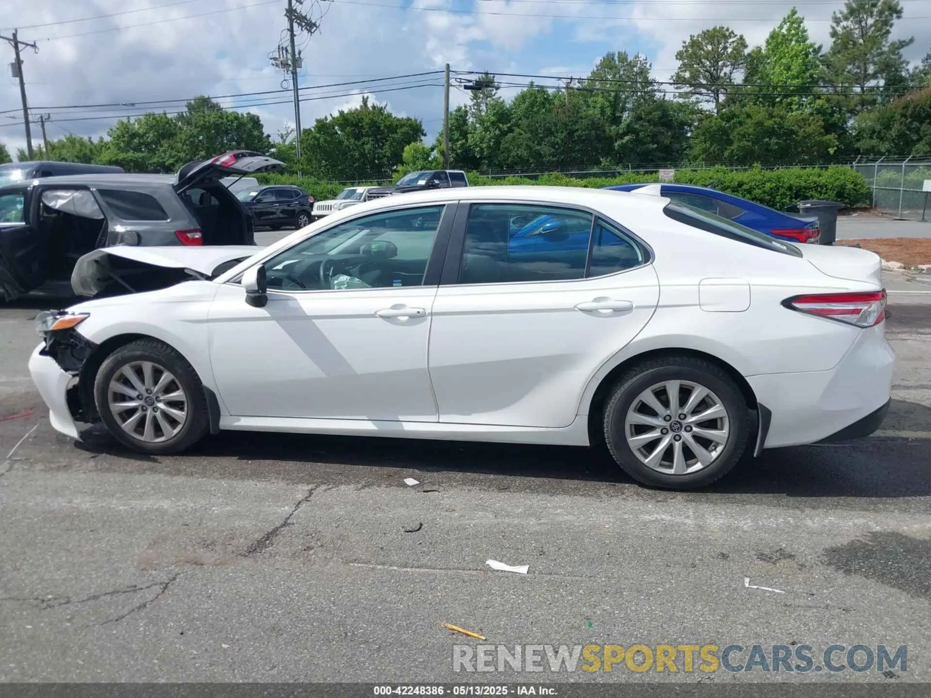 14 Photograph of a damaged car 4T1B11HKXKU237605 TOYOTA CAMRY 2019