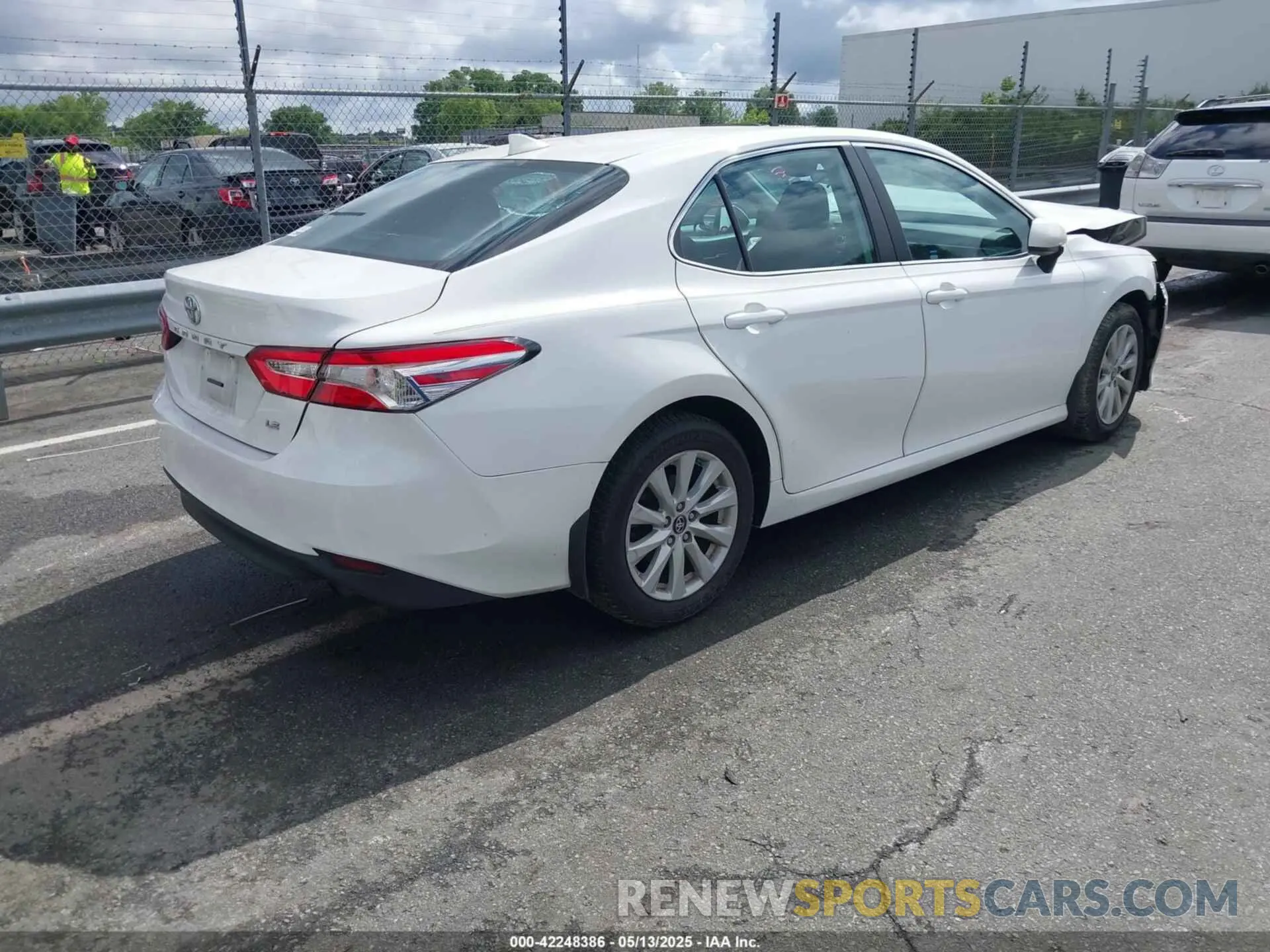 4 Photograph of a damaged car 4T1B11HKXKU237605 TOYOTA CAMRY 2019