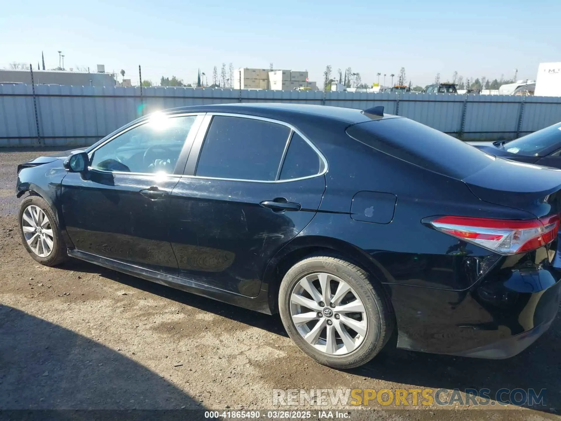 15 Photograph of a damaged car 4T1B11HKXKU239676 TOYOTA CAMRY 2019