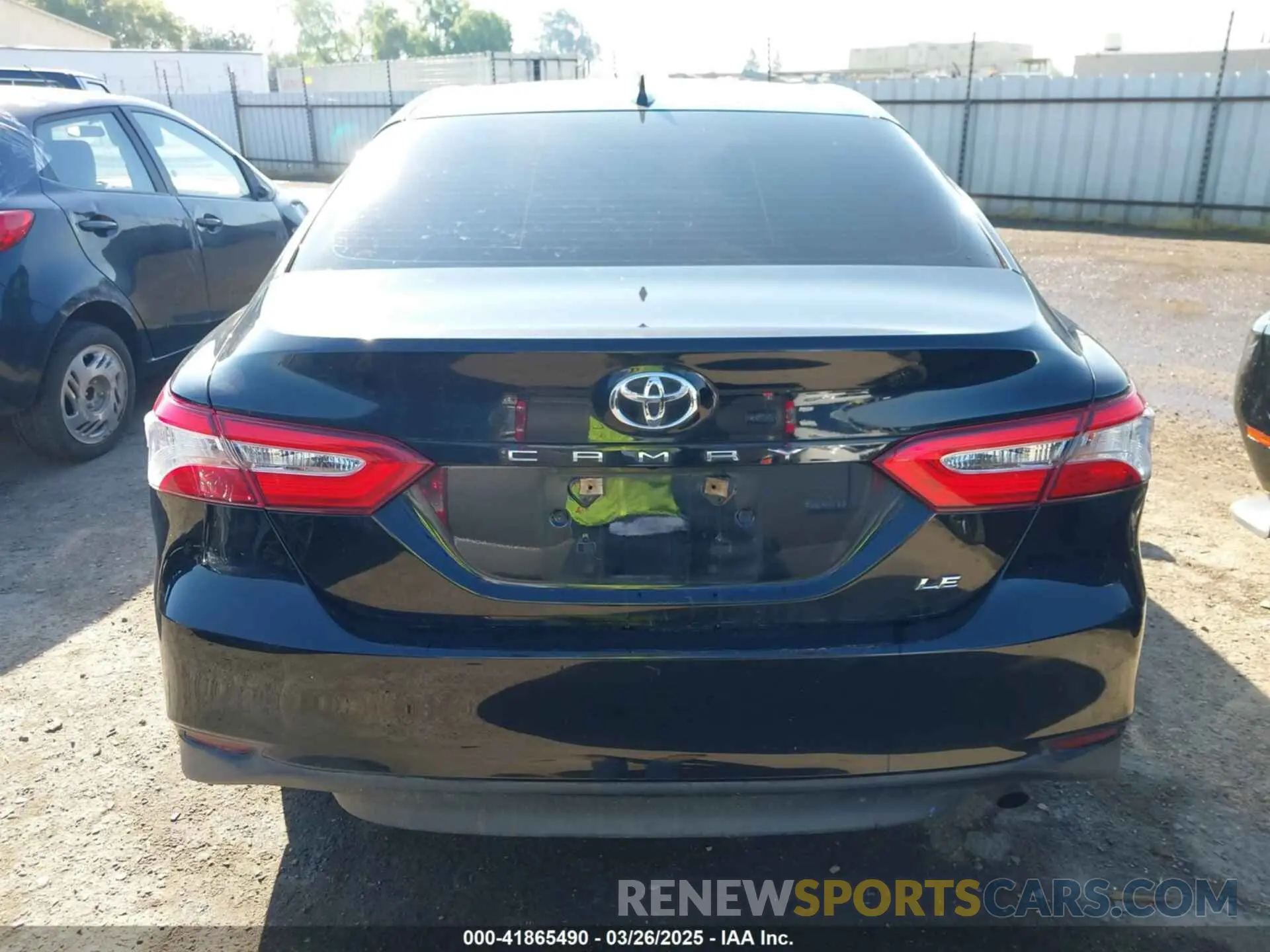 17 Photograph of a damaged car 4T1B11HKXKU239676 TOYOTA CAMRY 2019