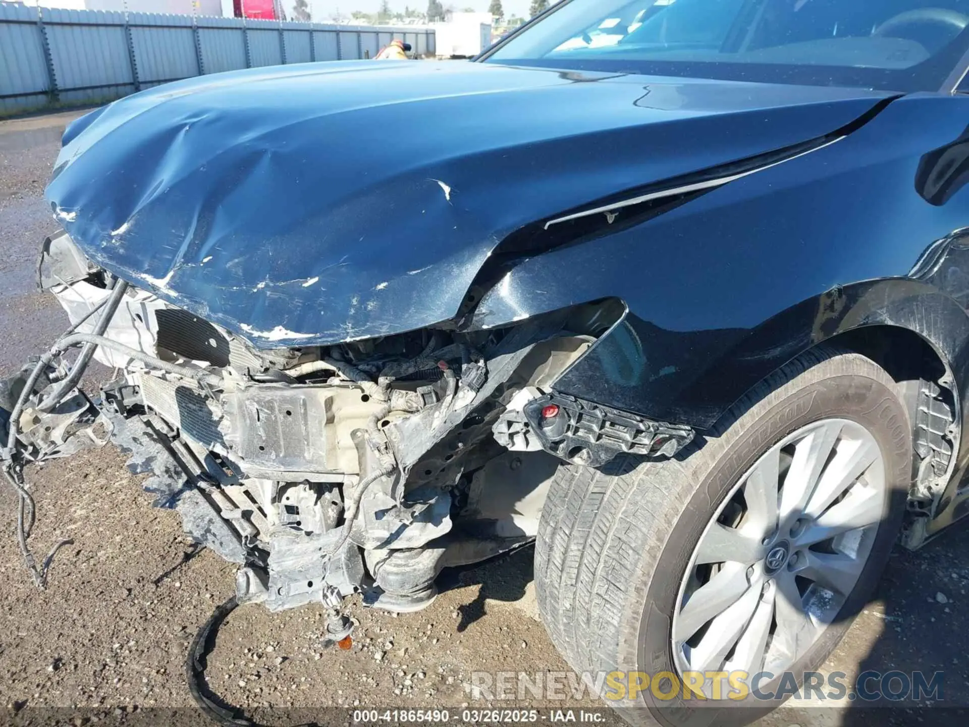 18 Photograph of a damaged car 4T1B11HKXKU239676 TOYOTA CAMRY 2019