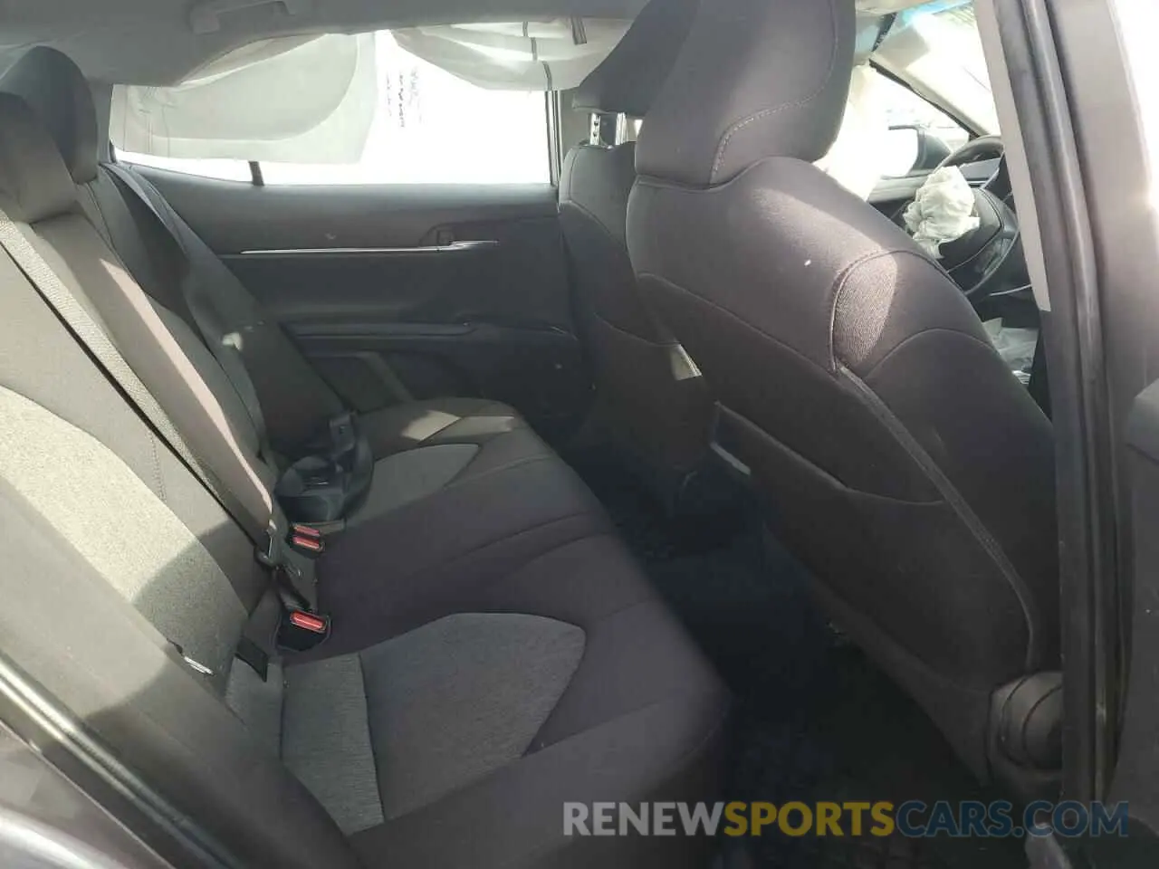 10 Photograph of a damaged car 4T1B11HKXKU239841 TOYOTA CAMRY 2019