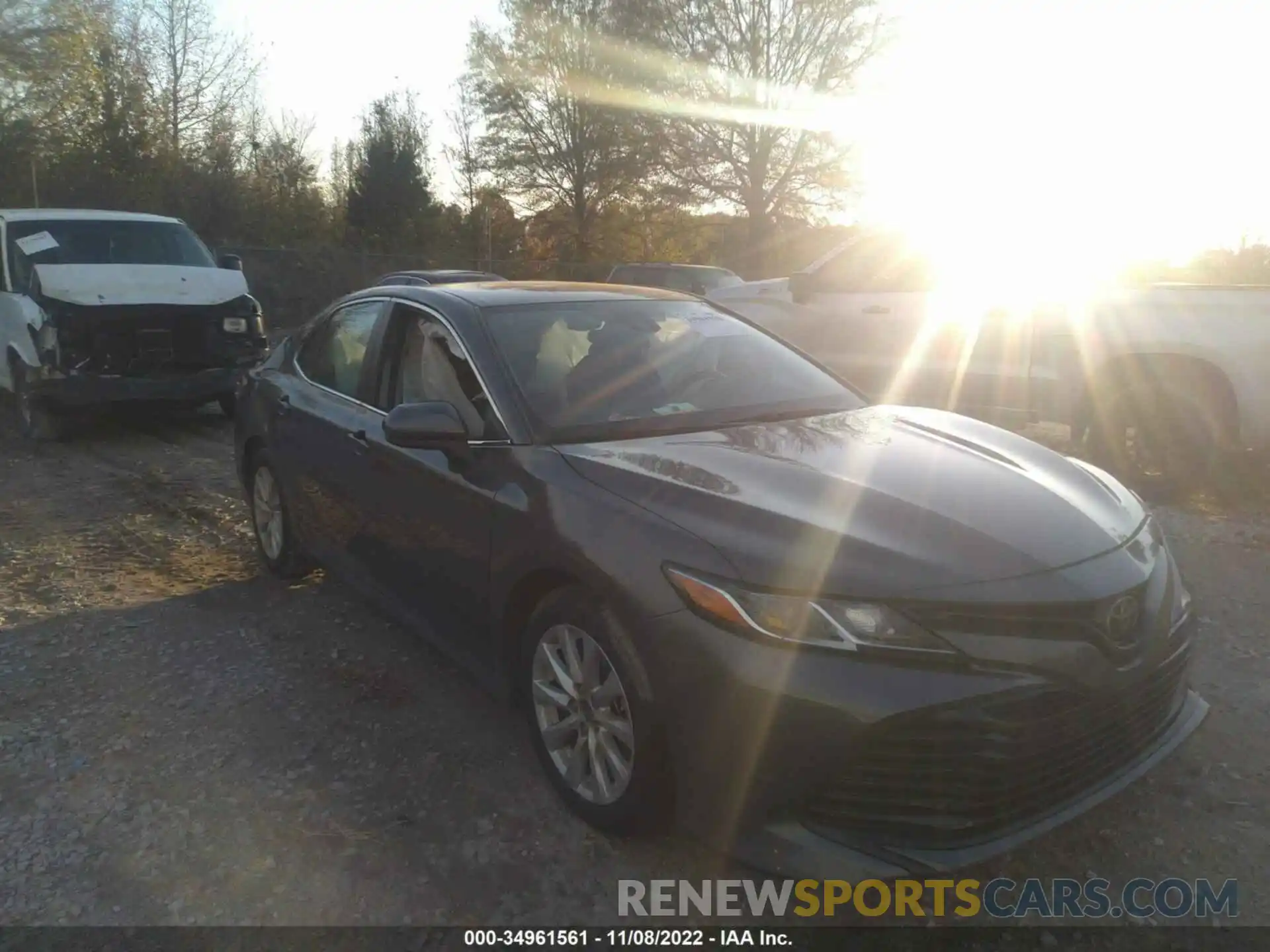 1 Photograph of a damaged car 4T1B11HKXKU240830 TOYOTA CAMRY 2019