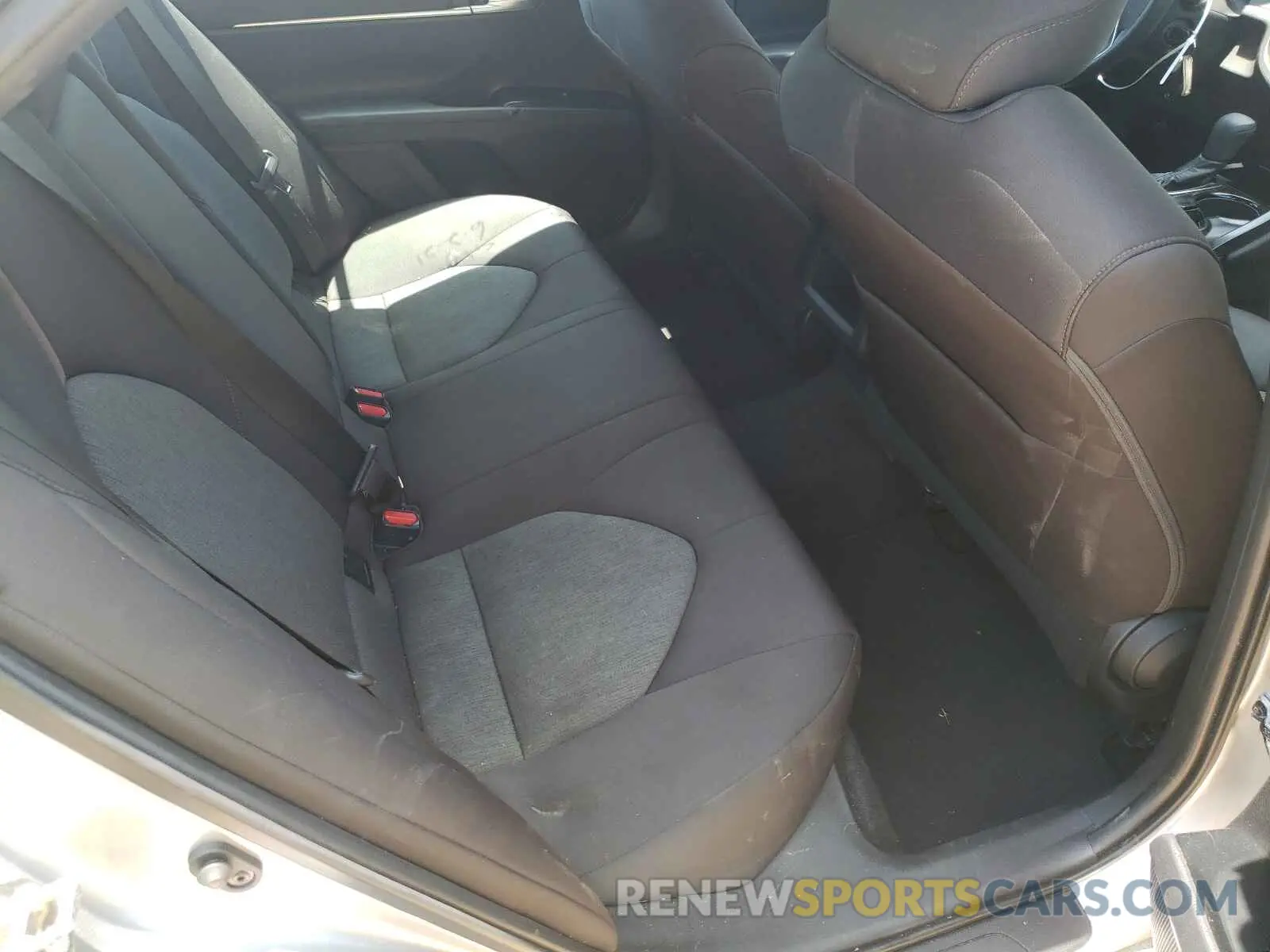 6 Photograph of a damaged car 4T1B11HKXKU240844 TOYOTA CAMRY 2019