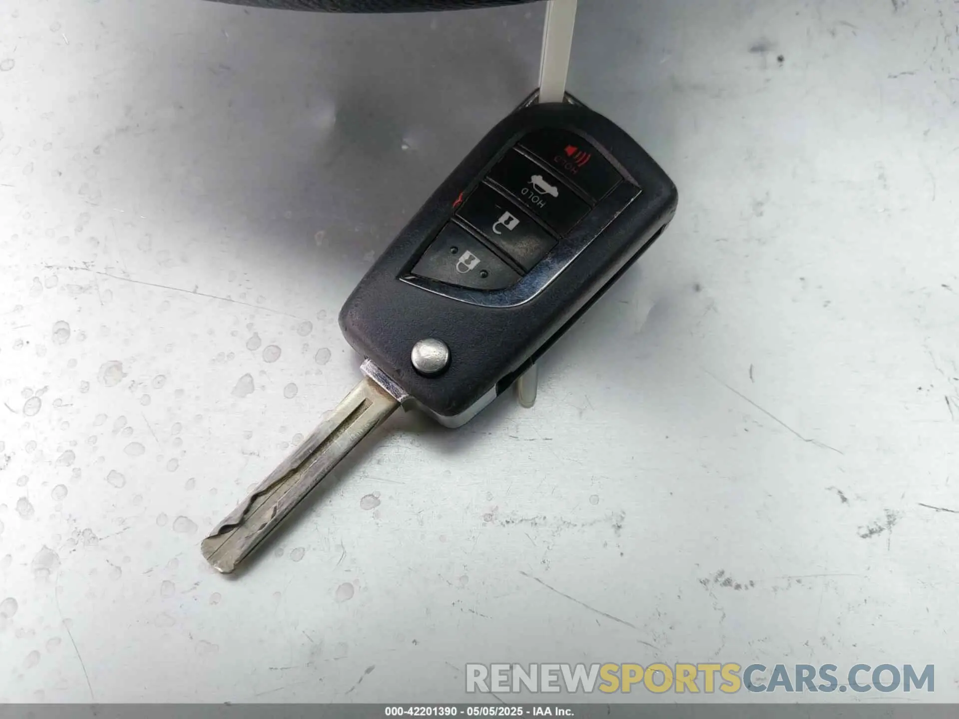 11 Photograph of a damaged car 4T1B11HKXKU243453 TOYOTA CAMRY 2019