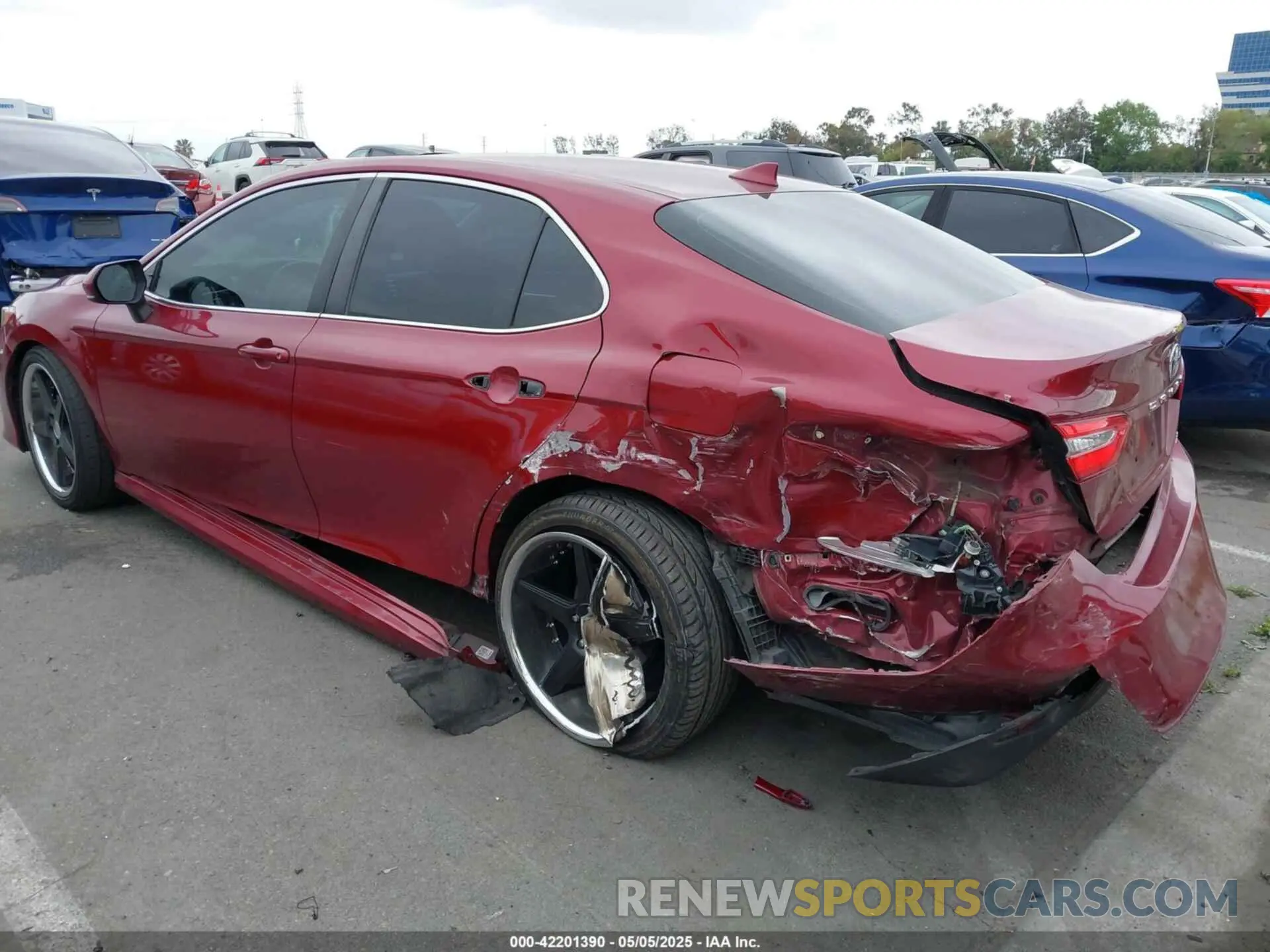 3 Photograph of a damaged car 4T1B11HKXKU243453 TOYOTA CAMRY 2019