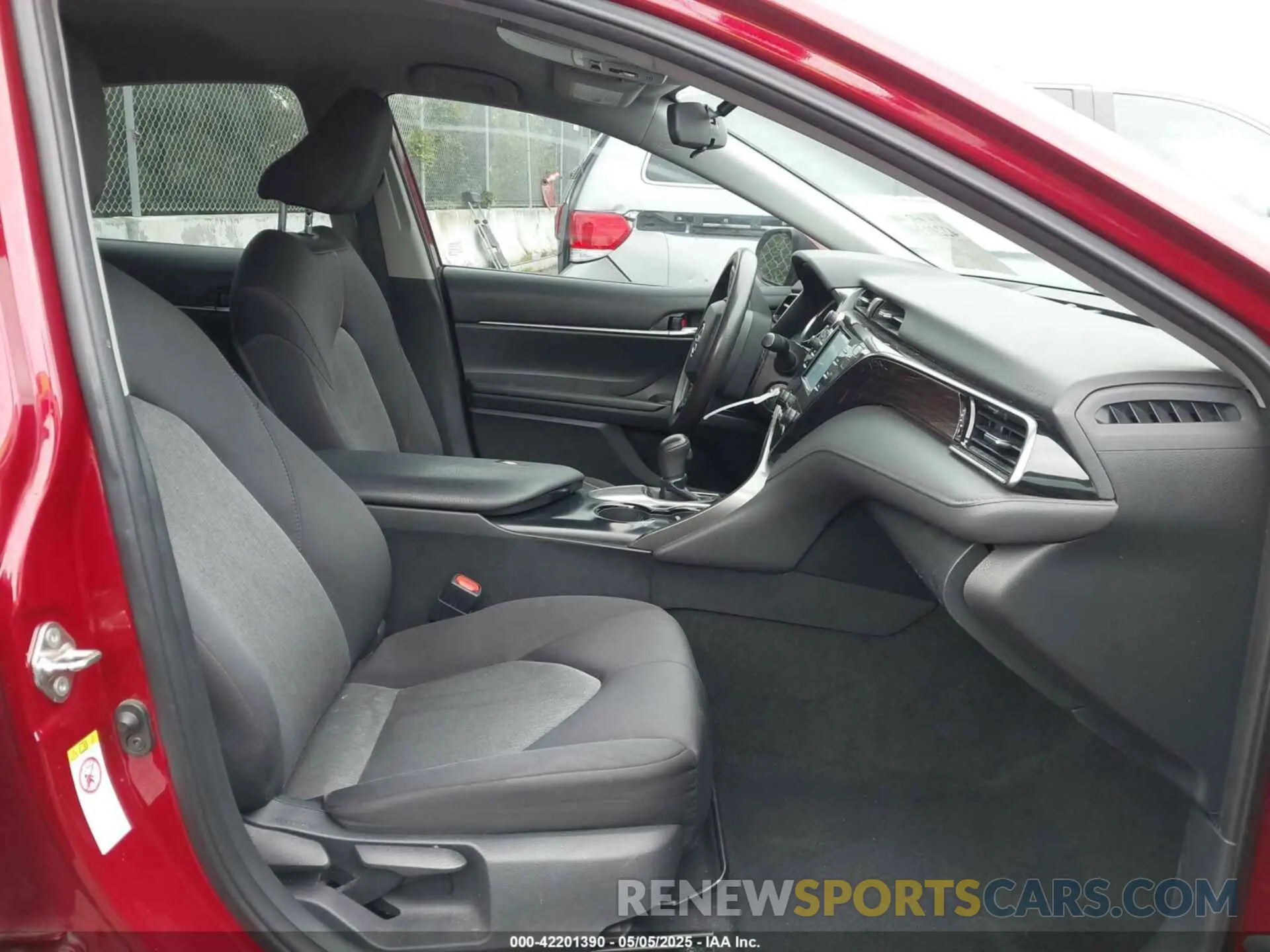 5 Photograph of a damaged car 4T1B11HKXKU243453 TOYOTA CAMRY 2019