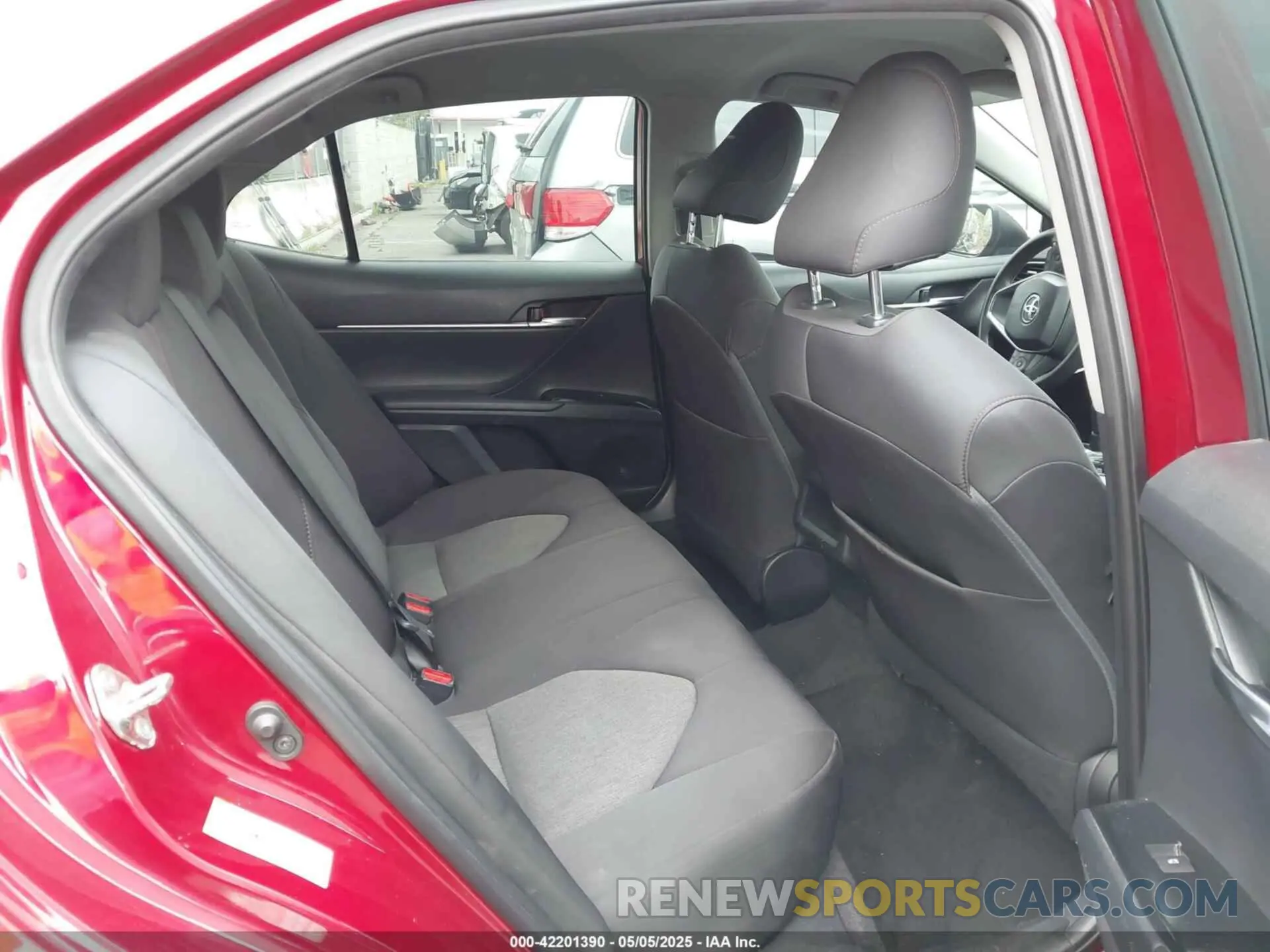8 Photograph of a damaged car 4T1B11HKXKU243453 TOYOTA CAMRY 2019