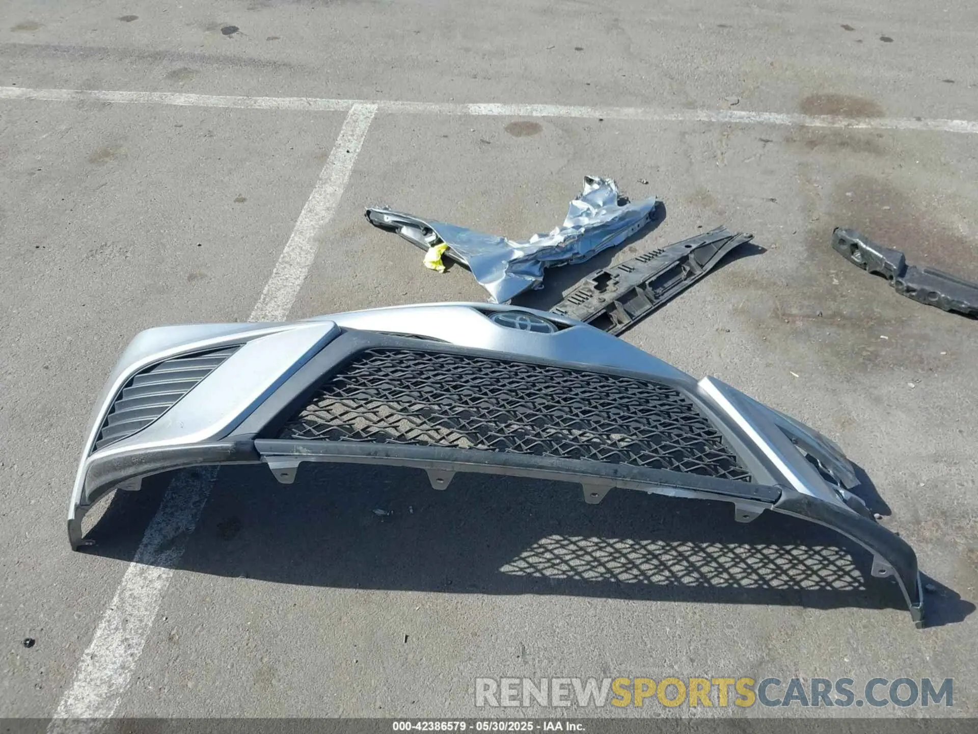 12 Photograph of a damaged car 4T1B11HKXKU251570 TOYOTA CAMRY 2019