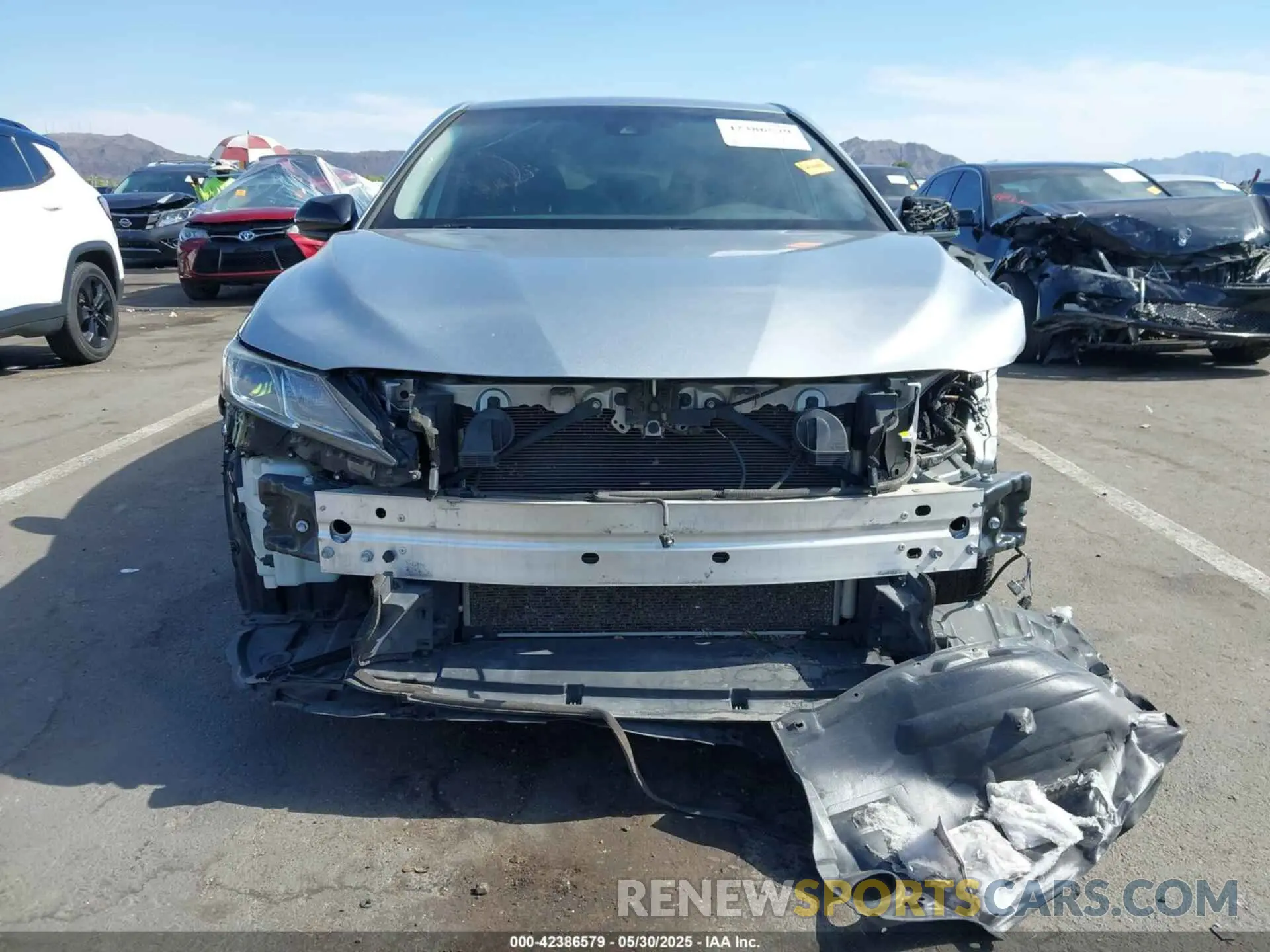 13 Photograph of a damaged car 4T1B11HKXKU251570 TOYOTA CAMRY 2019