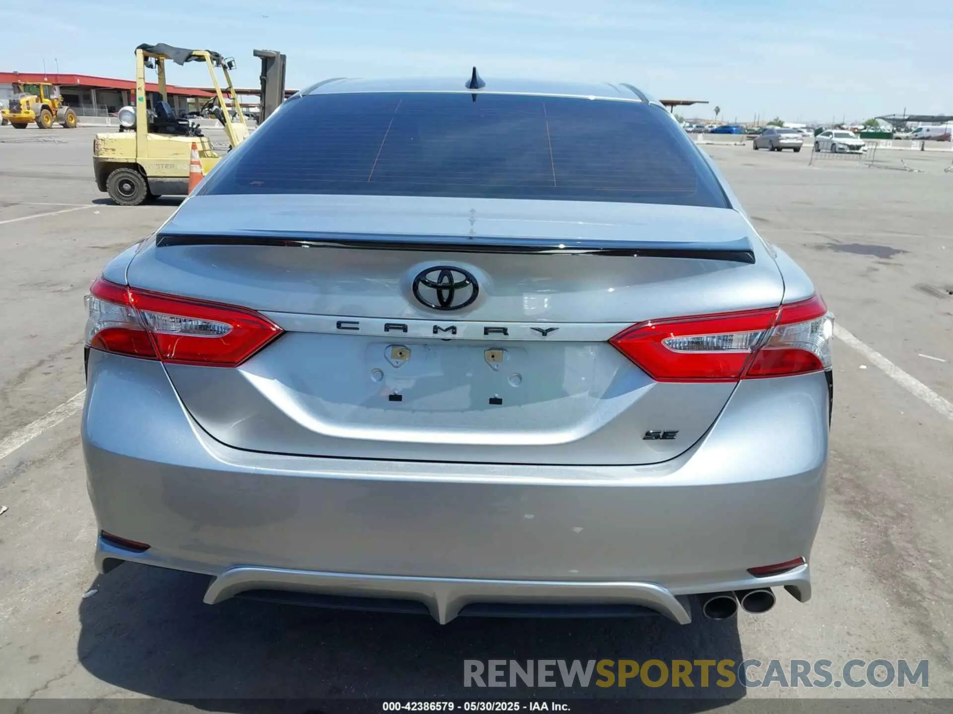 17 Photograph of a damaged car 4T1B11HKXKU251570 TOYOTA CAMRY 2019