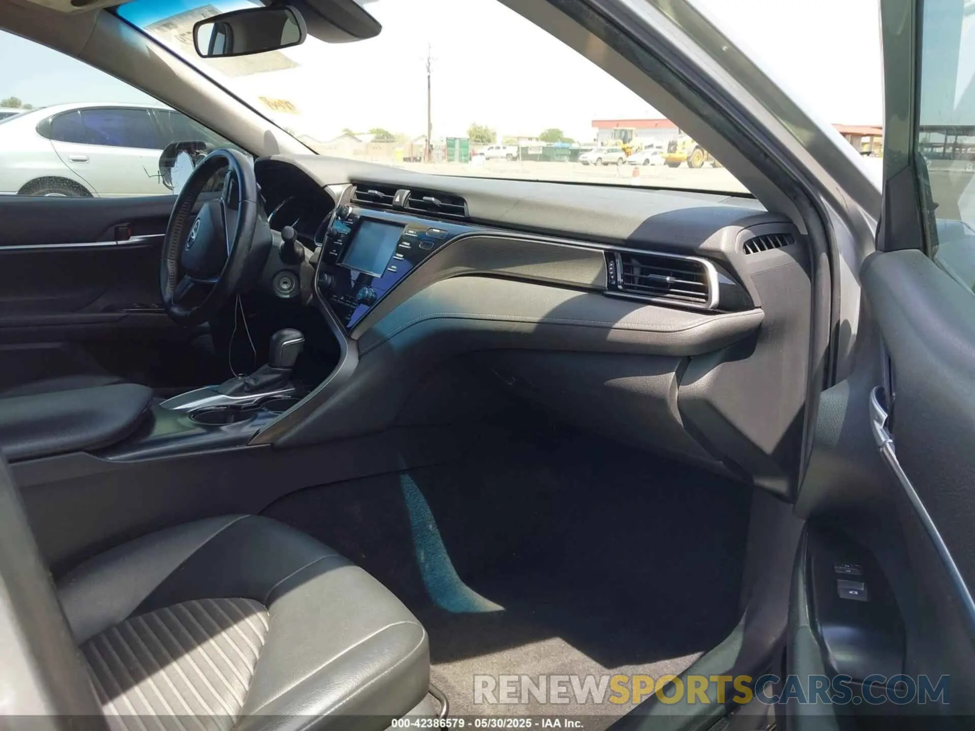 5 Photograph of a damaged car 4T1B11HKXKU251570 TOYOTA CAMRY 2019