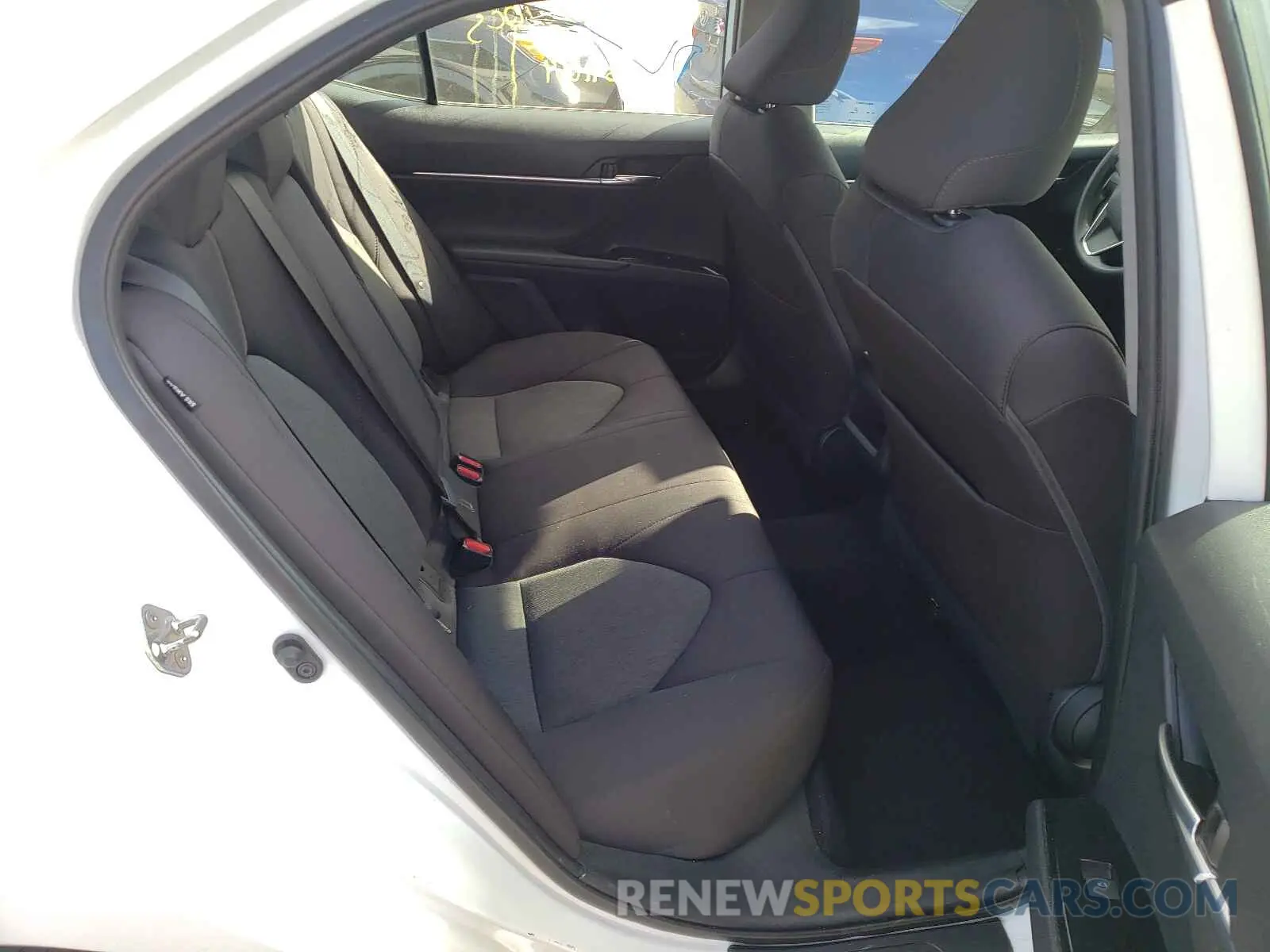 6 Photograph of a damaged car 4T1B11HKXKU253058 TOYOTA CAMRY 2019
