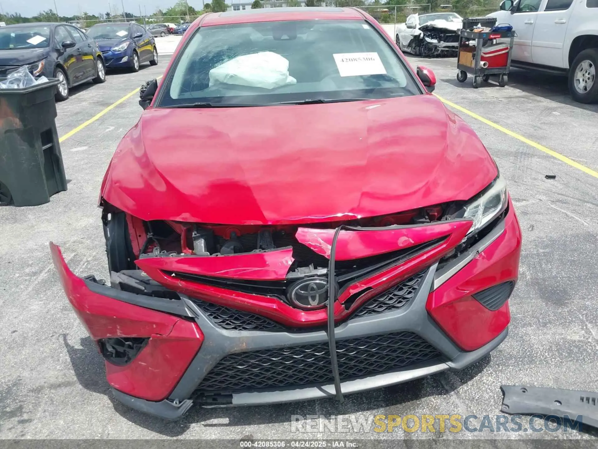 13 Photograph of a damaged car 4T1B11HKXKU259202 TOYOTA CAMRY 2019