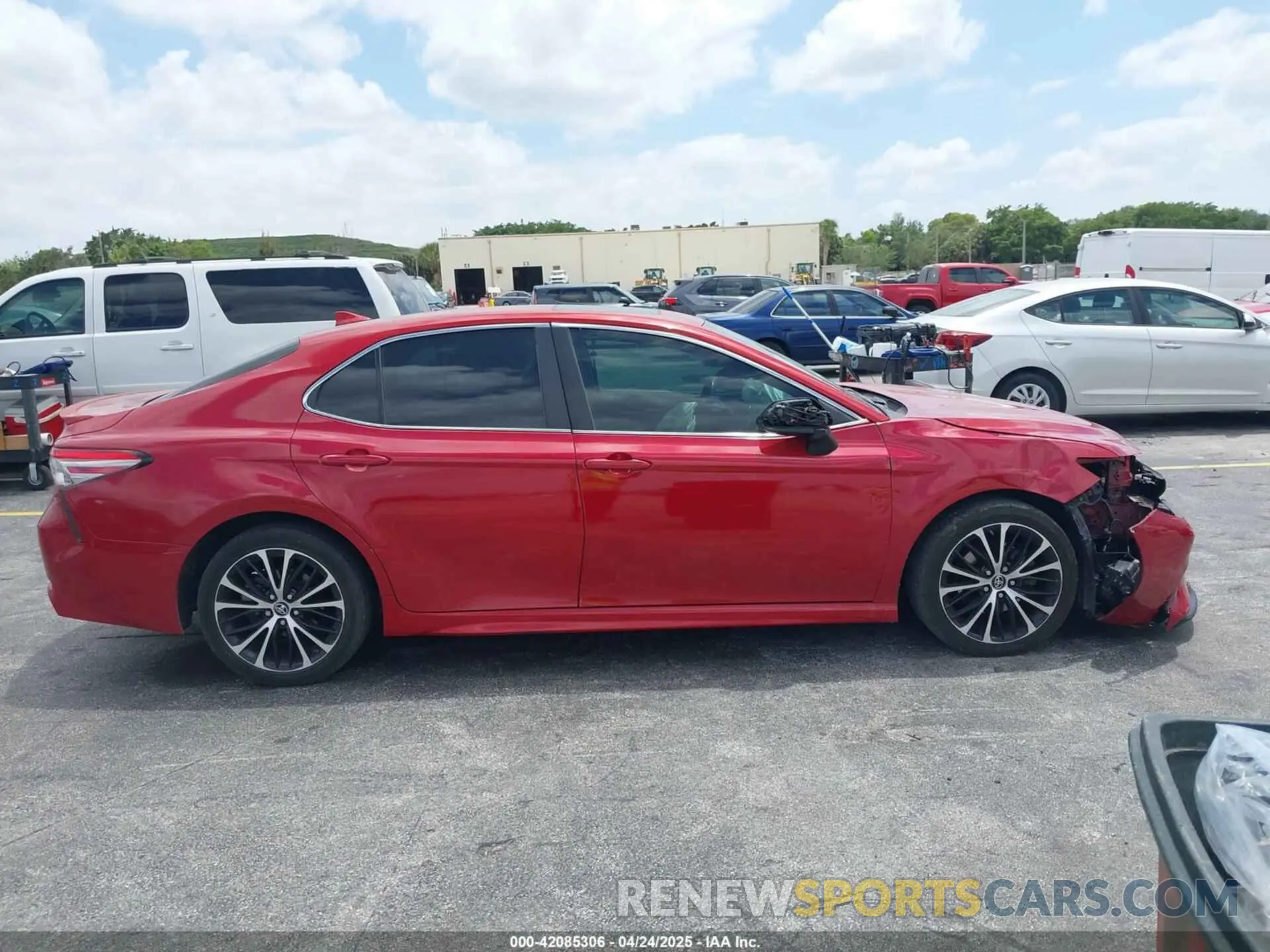 14 Photograph of a damaged car 4T1B11HKXKU259202 TOYOTA CAMRY 2019