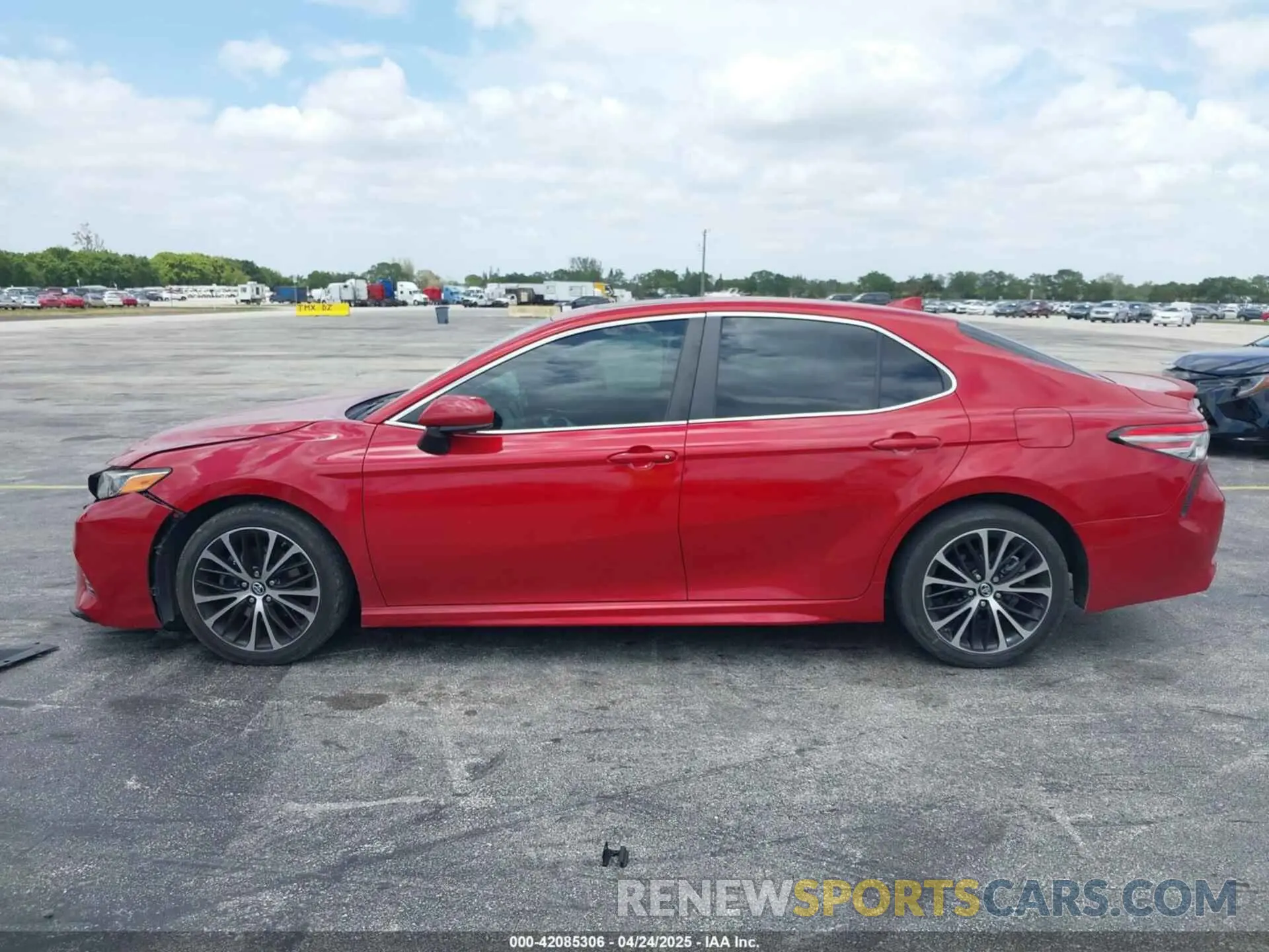15 Photograph of a damaged car 4T1B11HKXKU259202 TOYOTA CAMRY 2019
