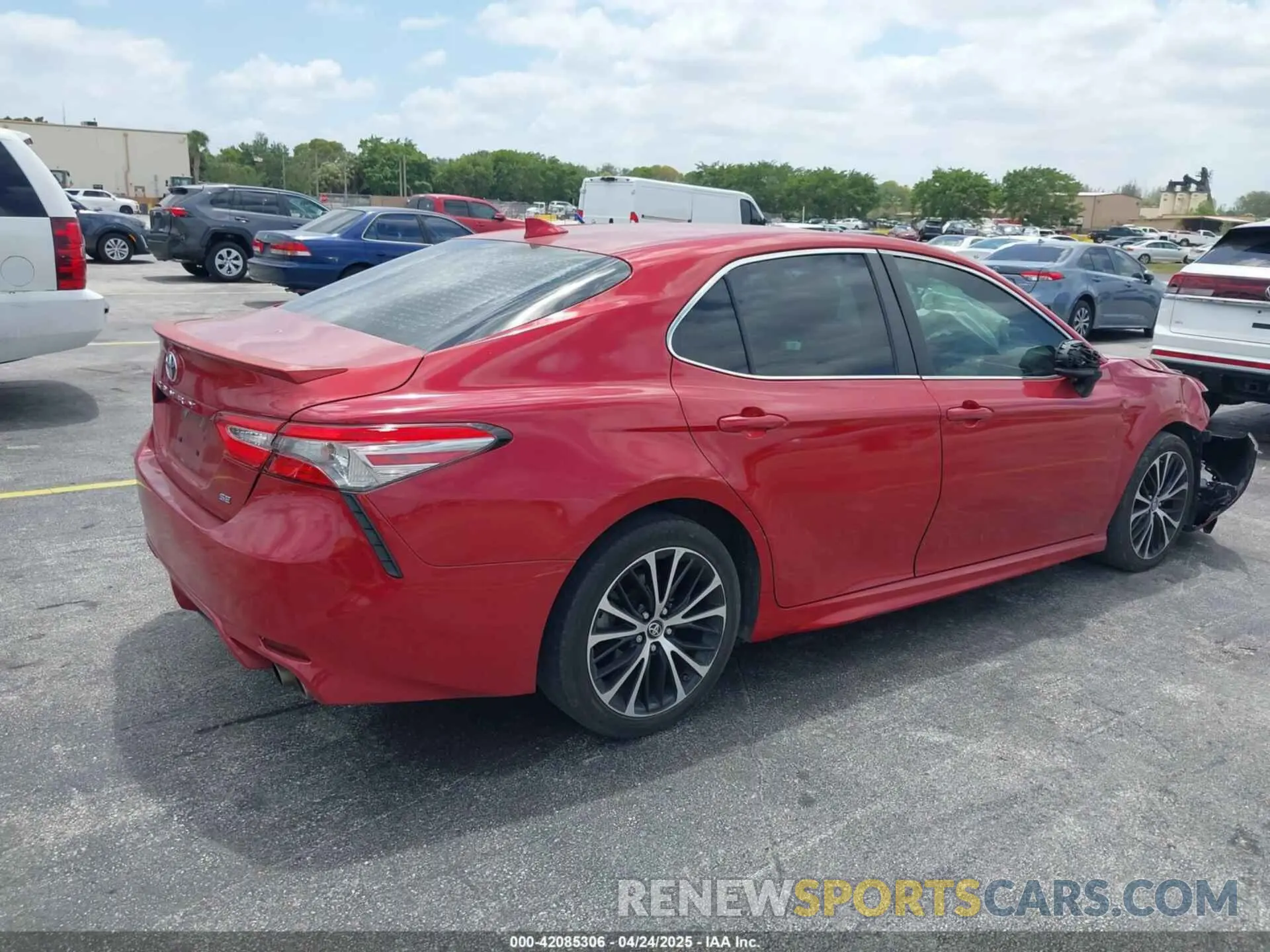 4 Photograph of a damaged car 4T1B11HKXKU259202 TOYOTA CAMRY 2019