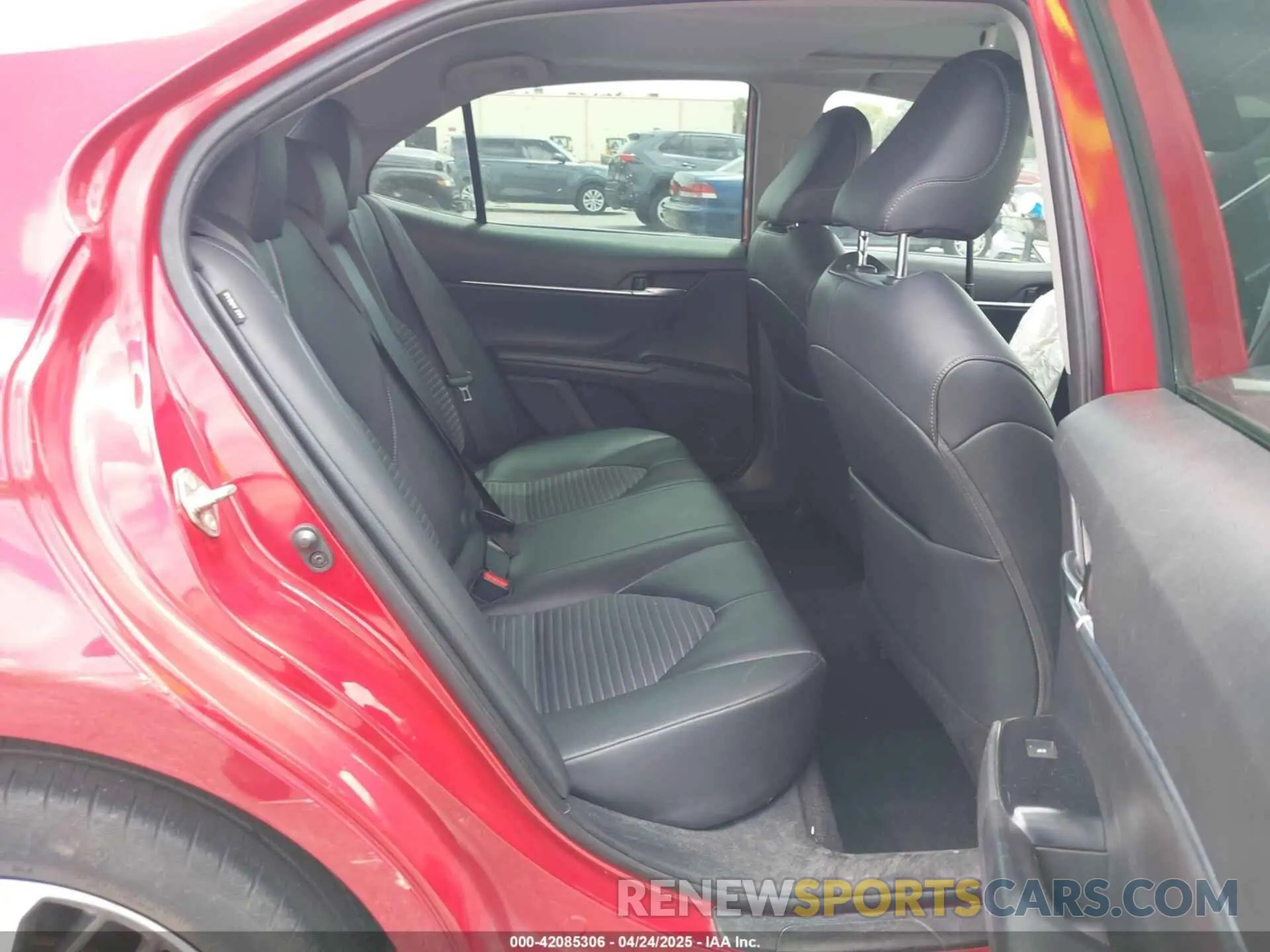 8 Photograph of a damaged car 4T1B11HKXKU259202 TOYOTA CAMRY 2019