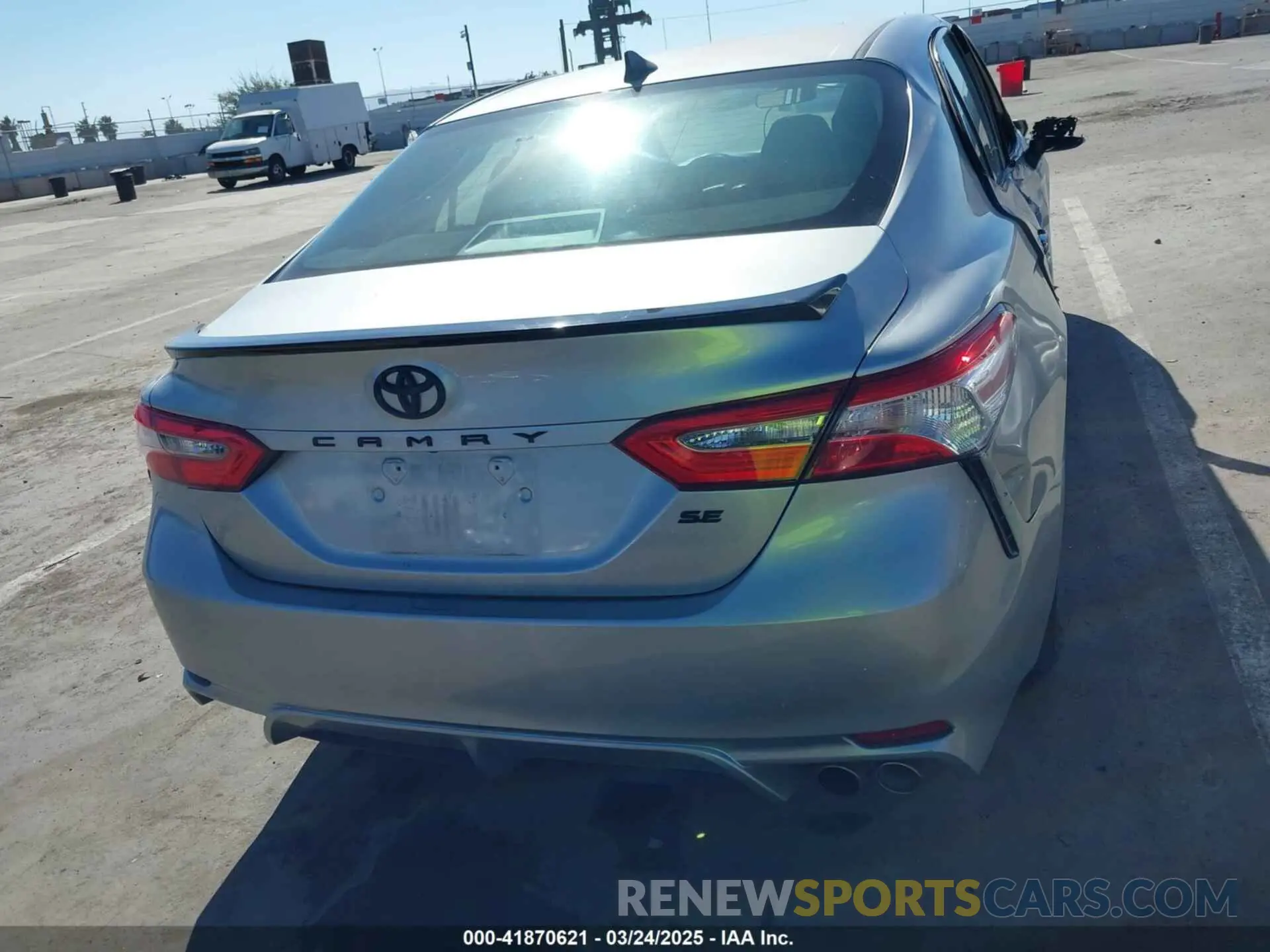 16 Photograph of a damaged car 4T1B11HKXKU259233 TOYOTA CAMRY 2019