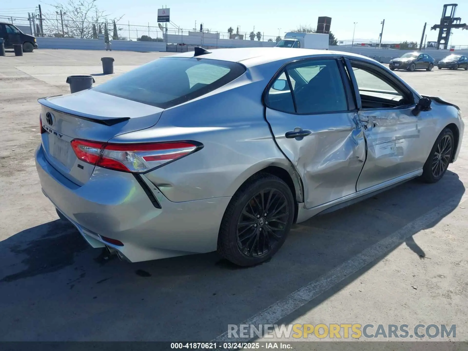 4 Photograph of a damaged car 4T1B11HKXKU259233 TOYOTA CAMRY 2019