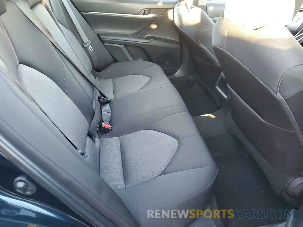 10 Photograph of a damaged car 4T1B11HKXKU260852 TOYOTA CAMRY 2019