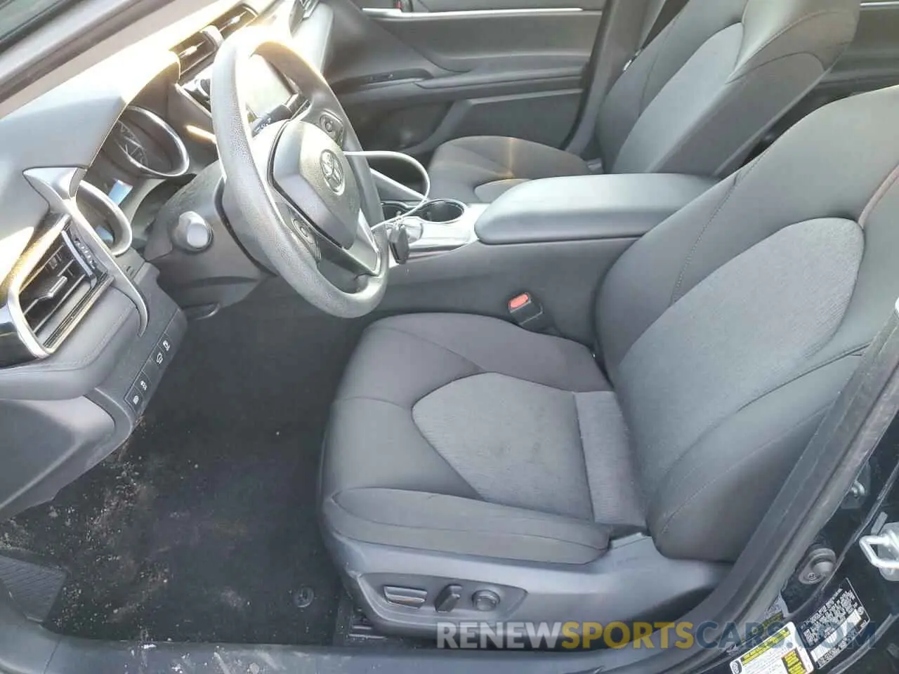 7 Photograph of a damaged car 4T1B11HKXKU260852 TOYOTA CAMRY 2019