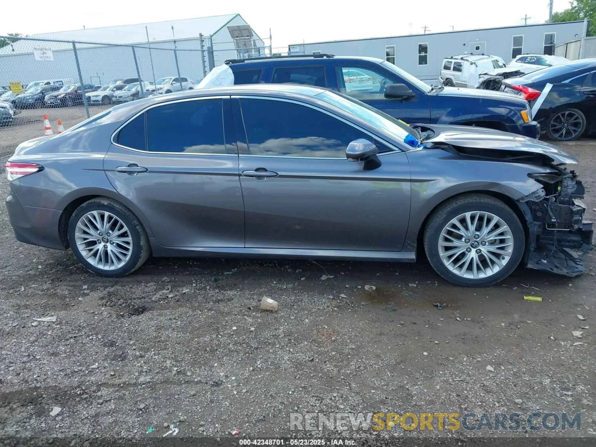 13 Photograph of a damaged car 4T1B11HKXKU261063 TOYOTA CAMRY 2019