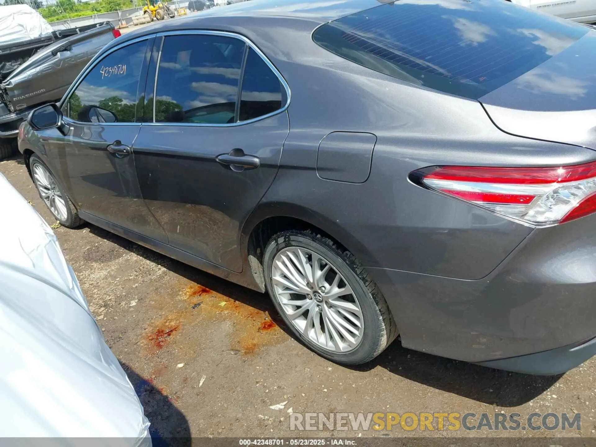 14 Photograph of a damaged car 4T1B11HKXKU261063 TOYOTA CAMRY 2019