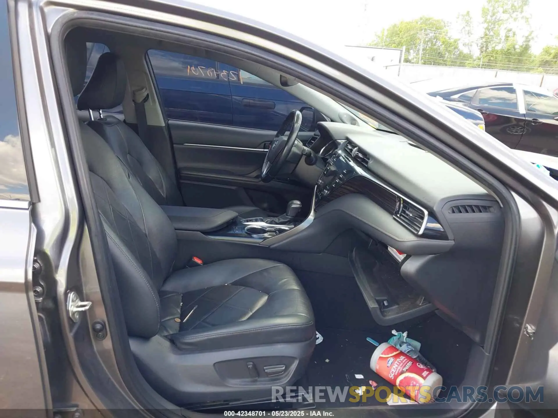 5 Photograph of a damaged car 4T1B11HKXKU261063 TOYOTA CAMRY 2019