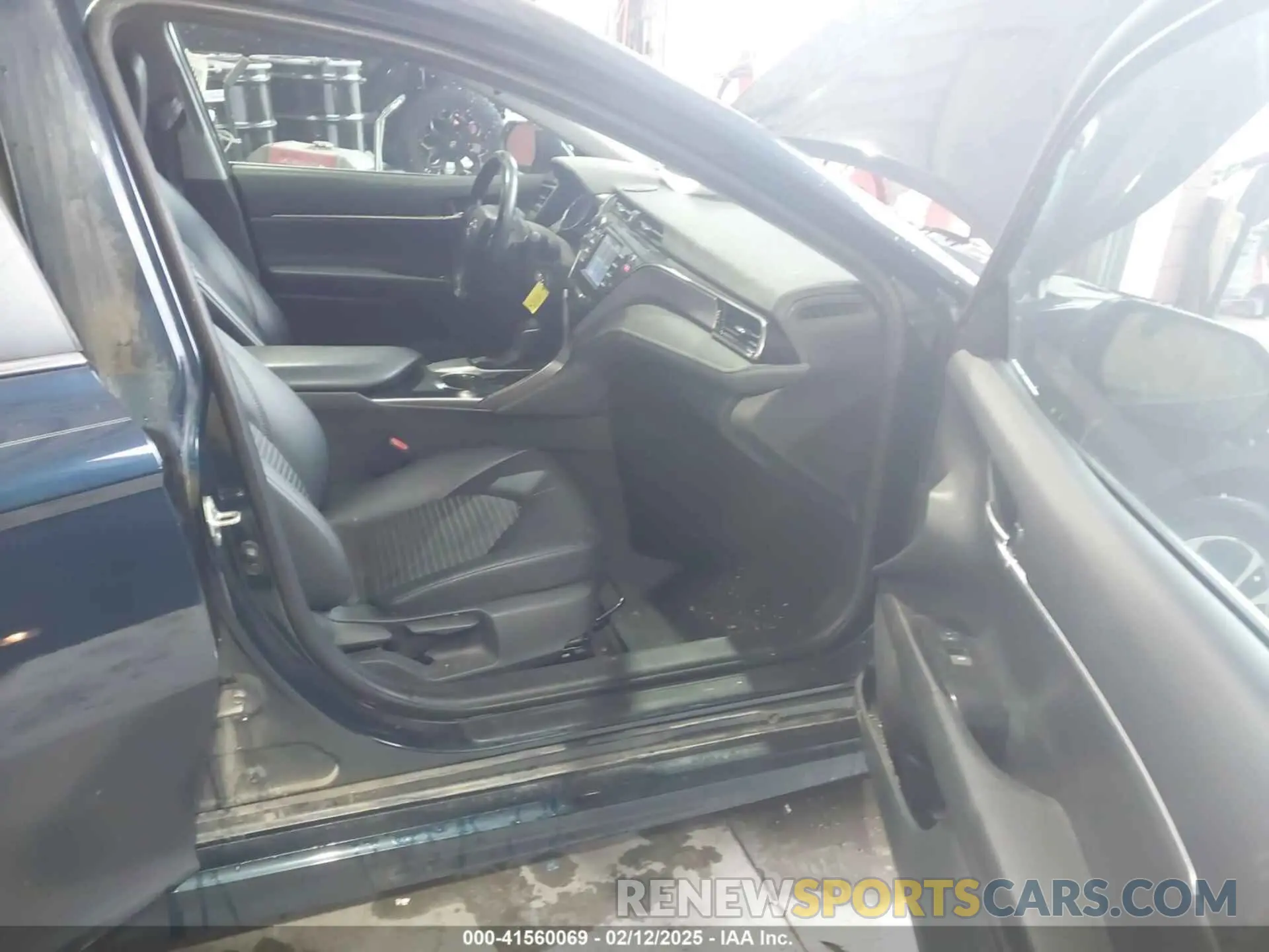 5 Photograph of a damaged car 4T1B11HKXKU264268 TOYOTA CAMRY 2019