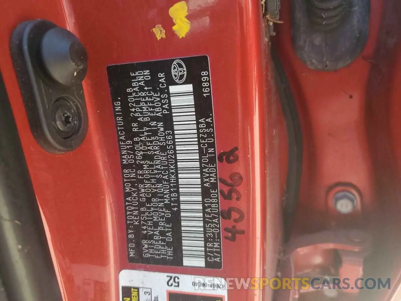 13 Photograph of a damaged car 4T1B11HKXKU265663 TOYOTA CAMRY 2019