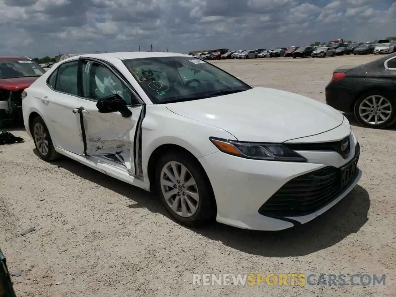 1 Photograph of a damaged car 4T1B11HKXKU266165 TOYOTA CAMRY 2019