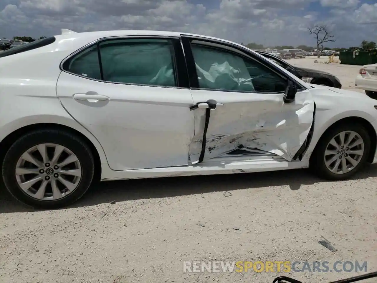 9 Photograph of a damaged car 4T1B11HKXKU266165 TOYOTA CAMRY 2019