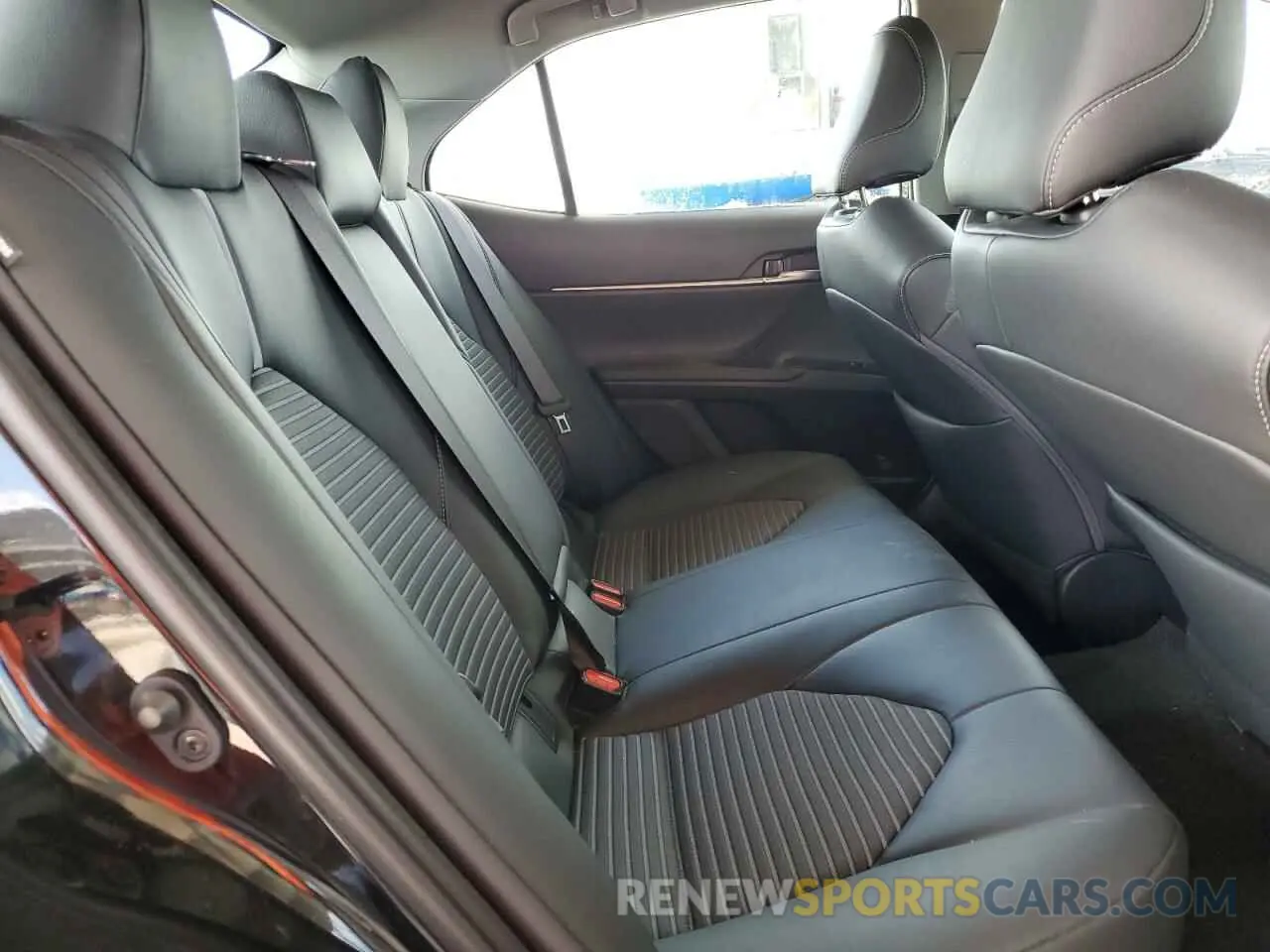10 Photograph of a damaged car 4T1B11HKXKU267297 TOYOTA CAMRY 2019