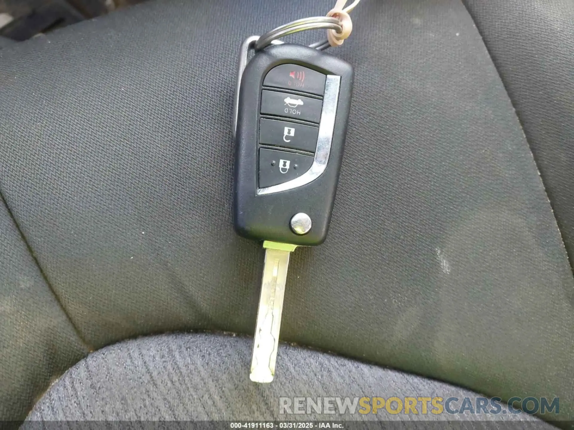 11 Photograph of a damaged car 4T1B11HKXKU268837 TOYOTA CAMRY 2019