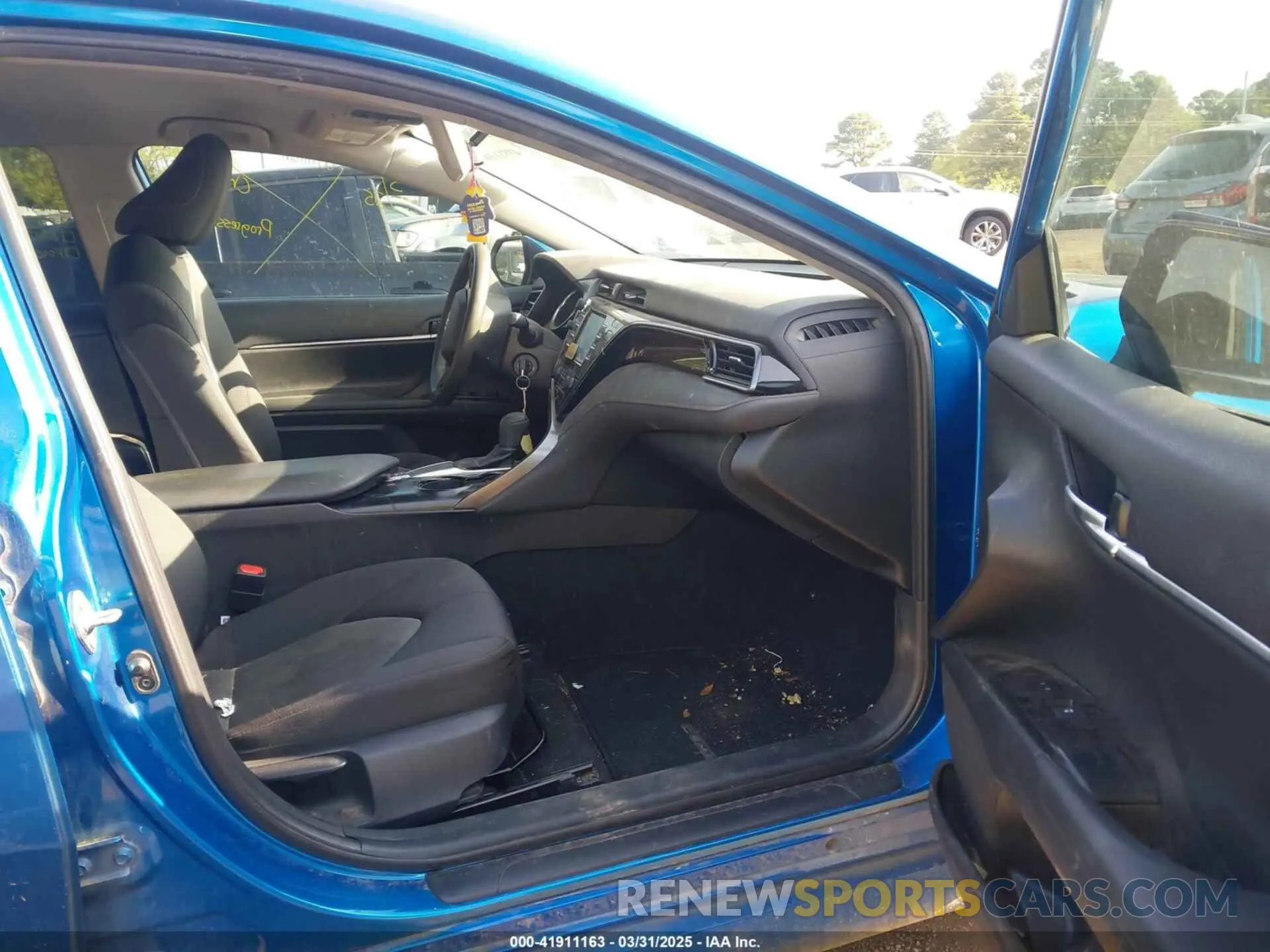 5 Photograph of a damaged car 4T1B11HKXKU268837 TOYOTA CAMRY 2019