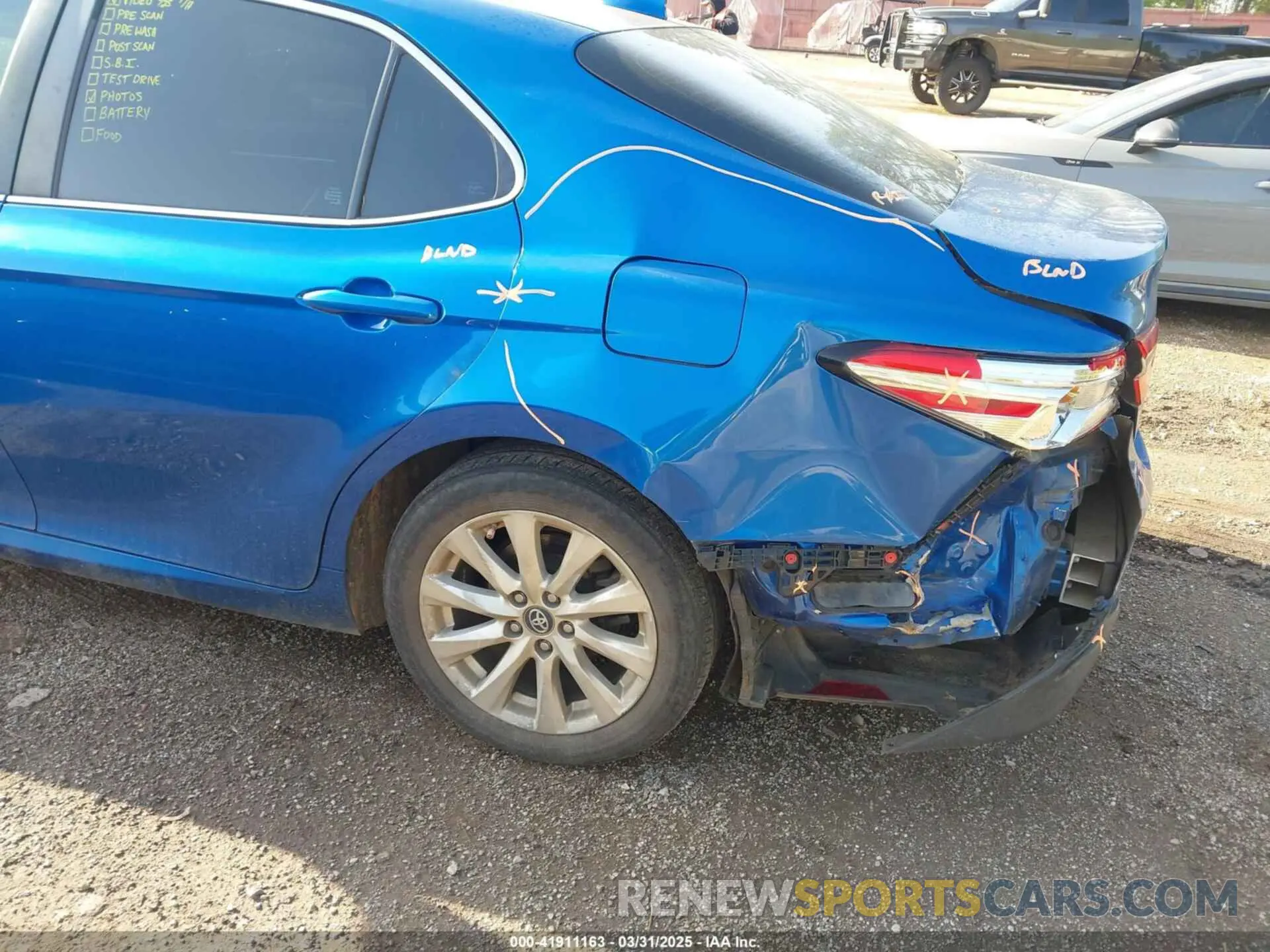 6 Photograph of a damaged car 4T1B11HKXKU268837 TOYOTA CAMRY 2019